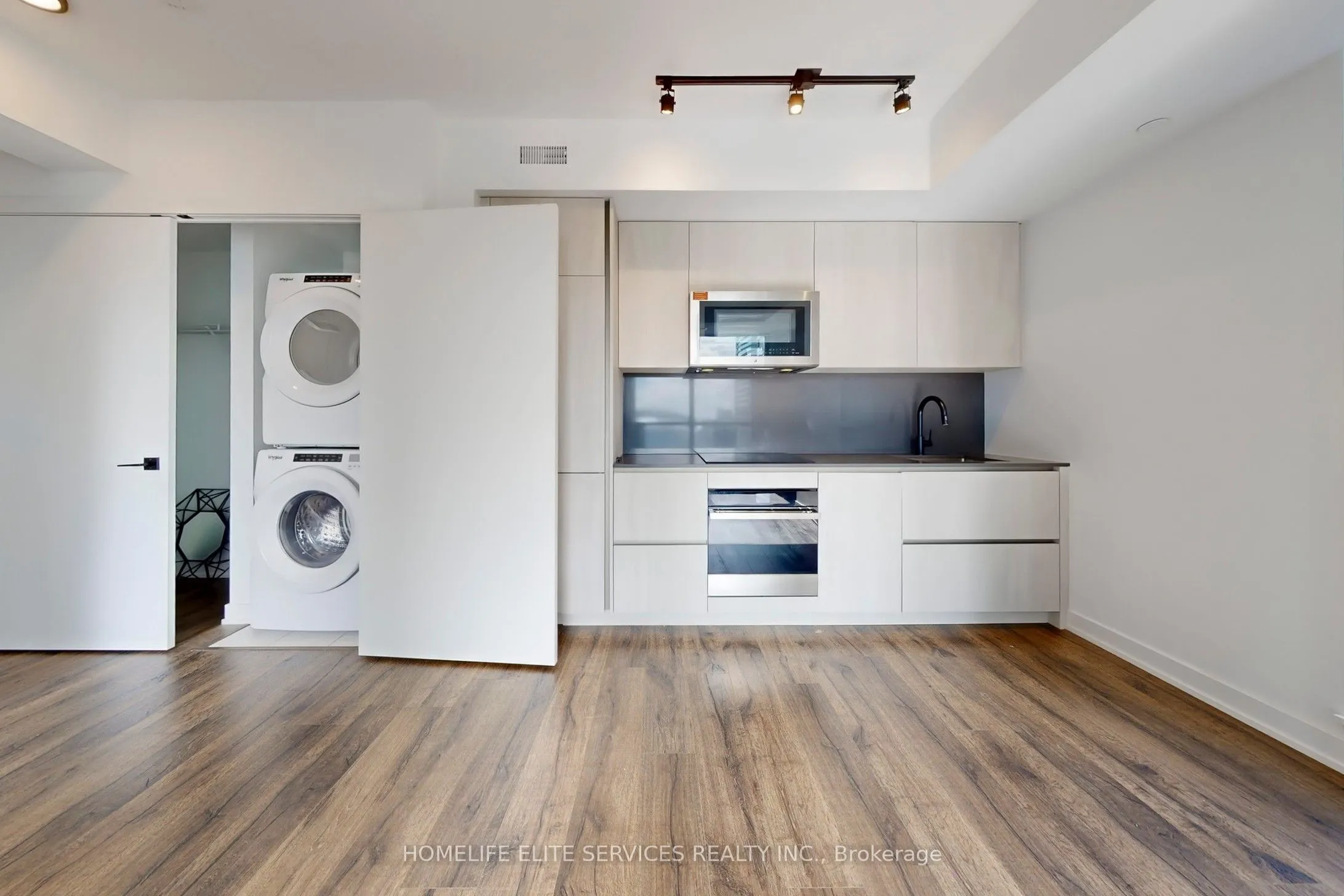 327 King Street W, #2302