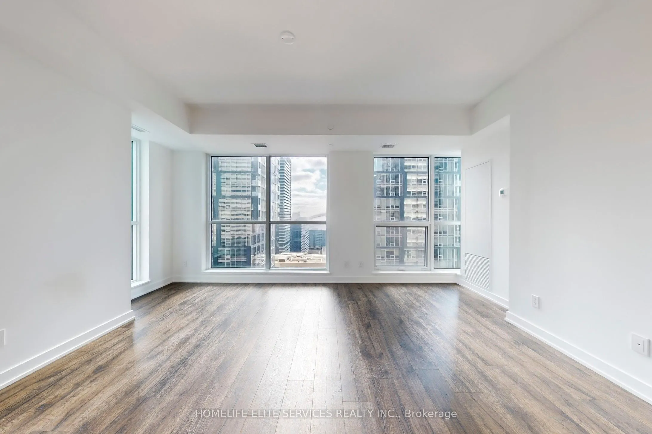 327 King Street W, #2302