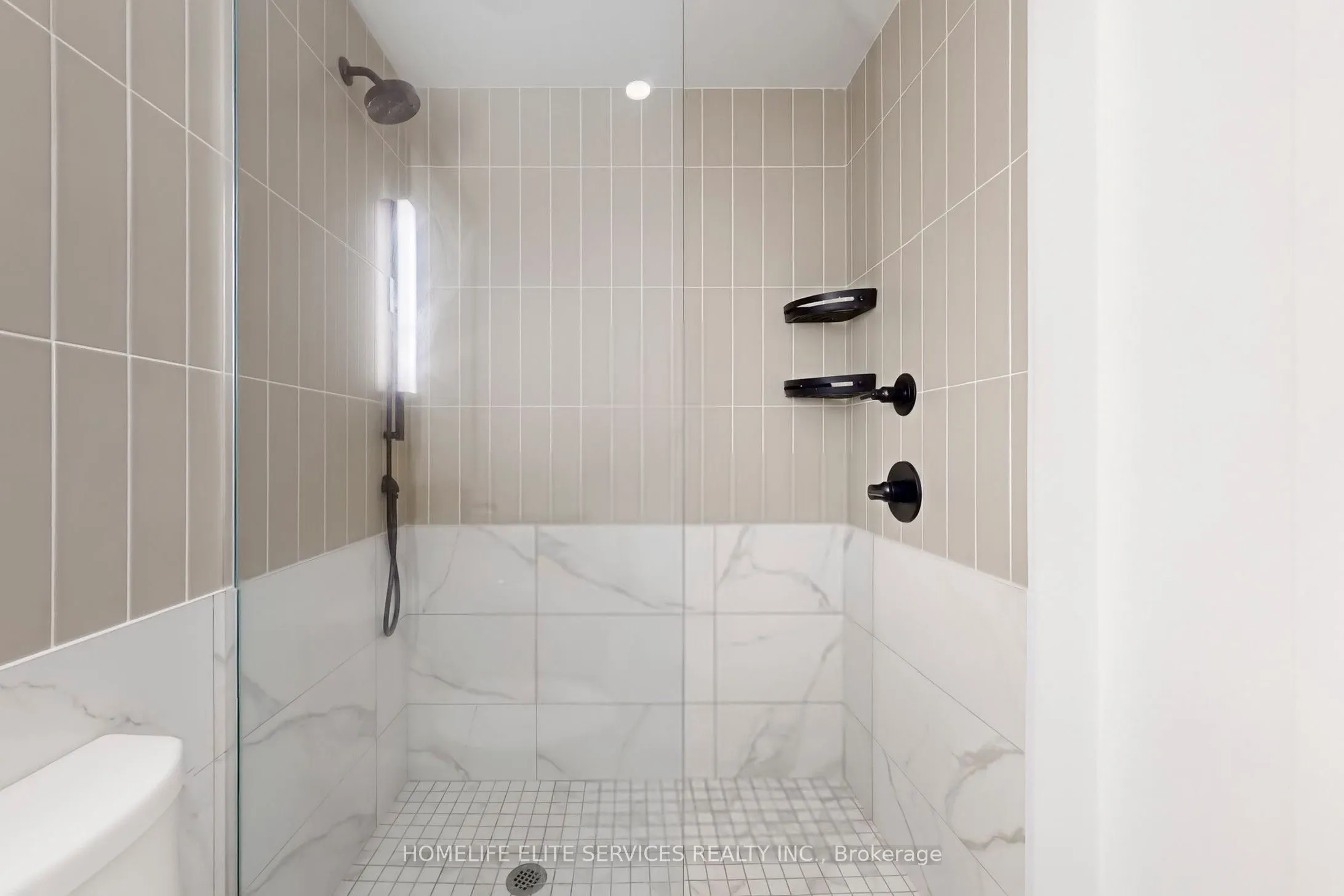327 King Street W, #2302