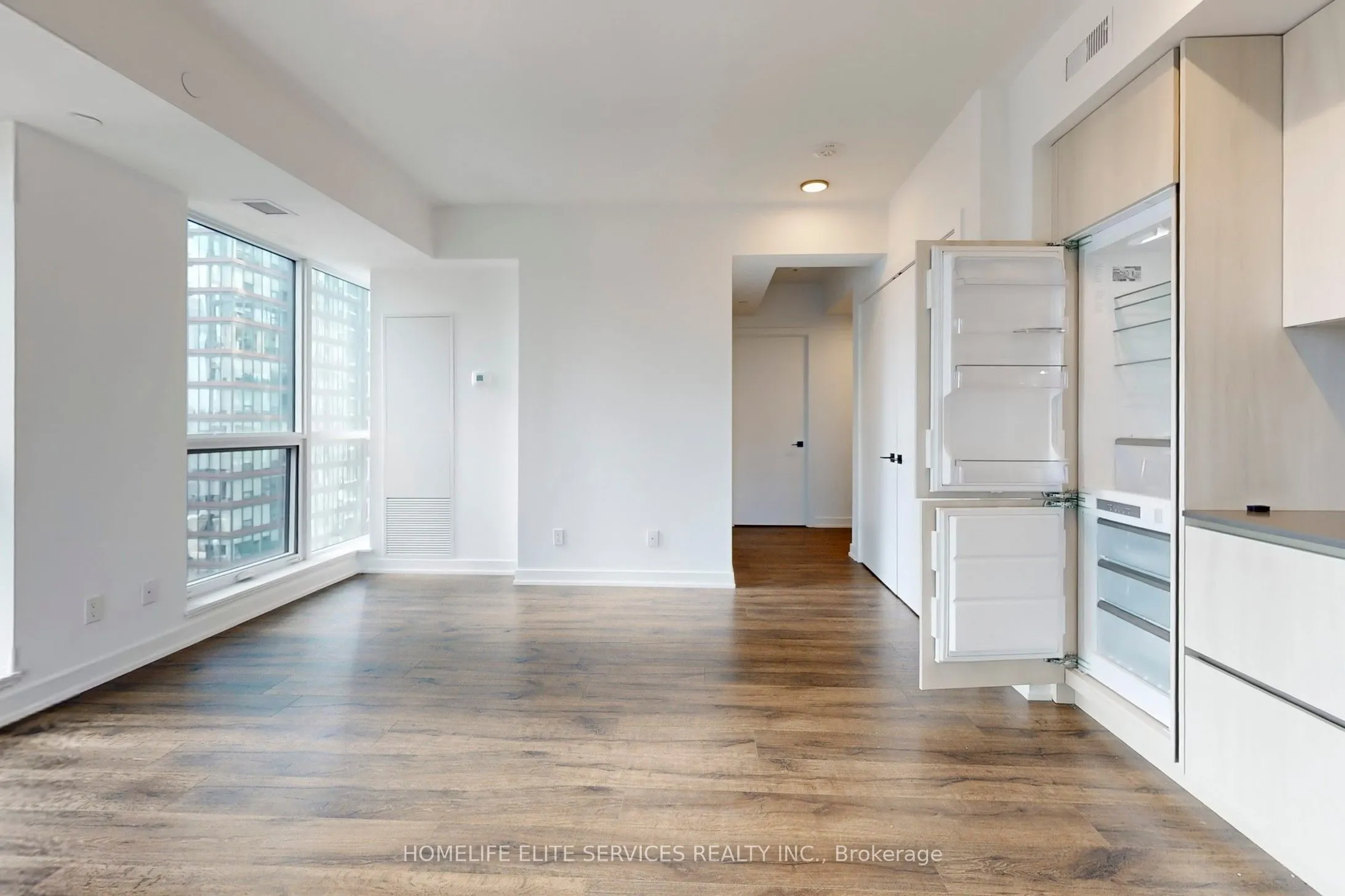 327 King Street W, #2302