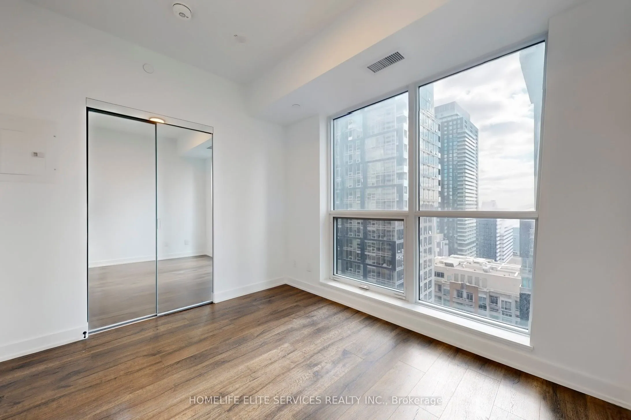 327 King Street W, #2302
