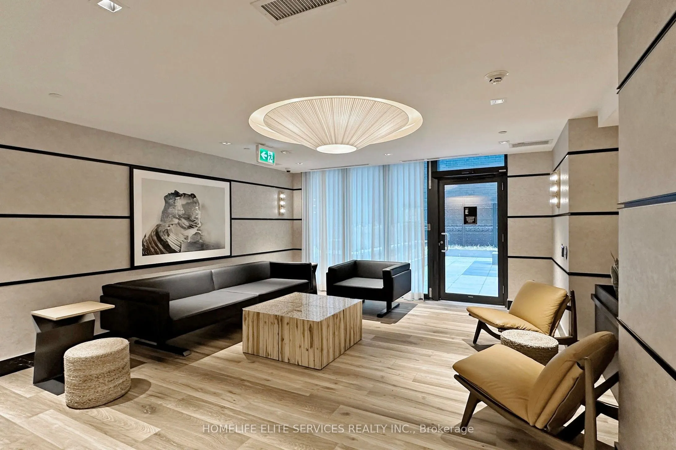 327 King Street W, #2302