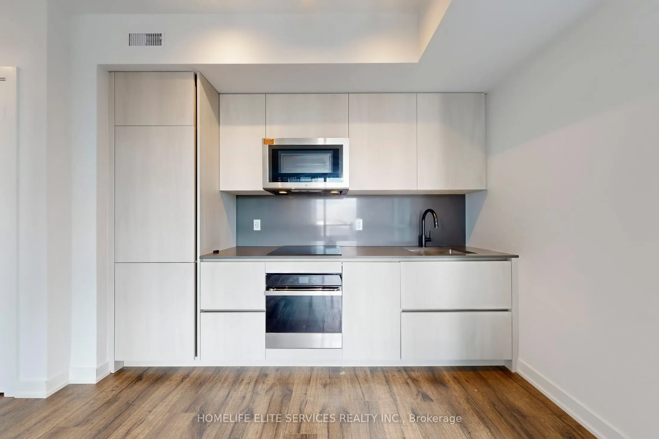327 King Street W, #2302