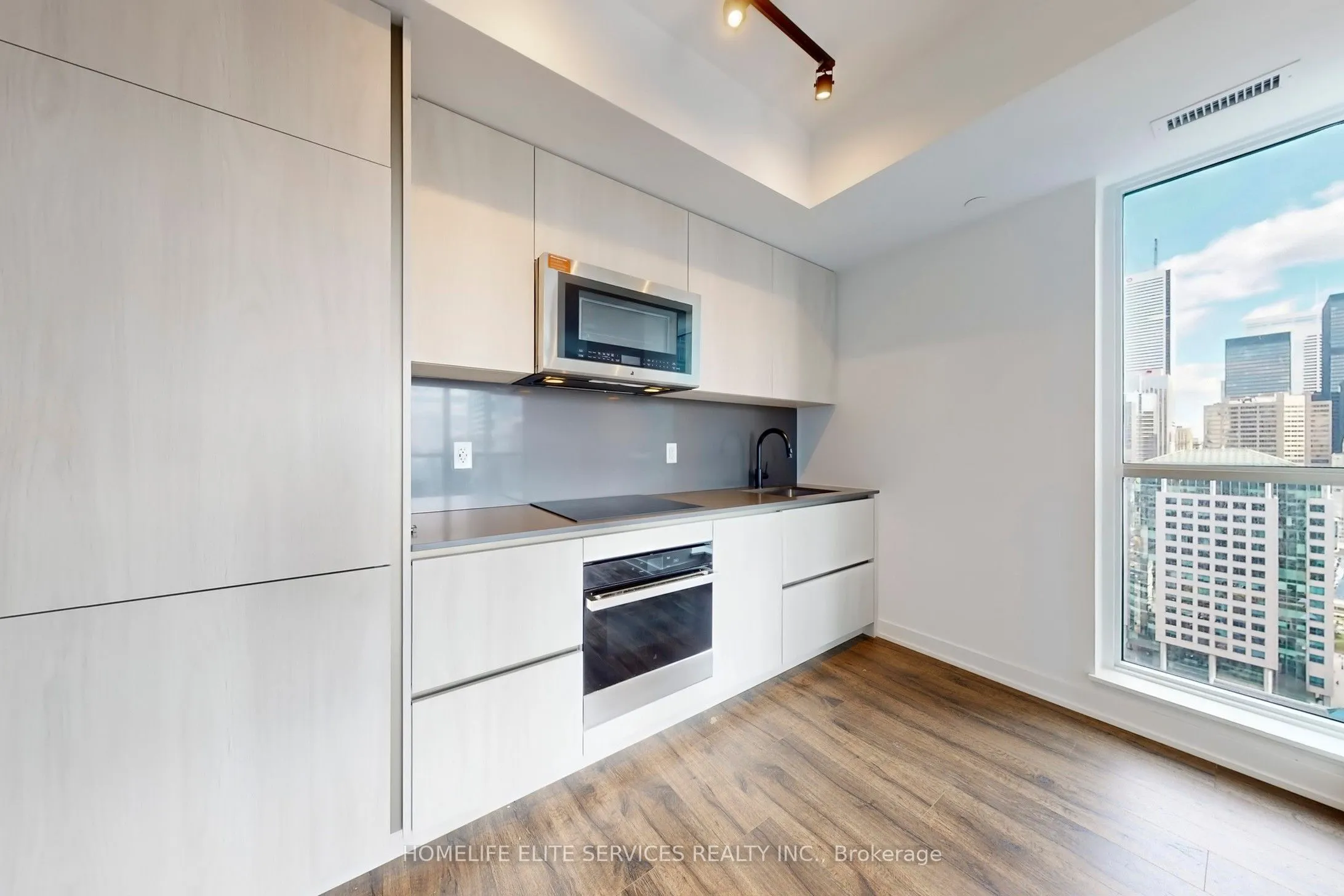 327 King Street W, #2302