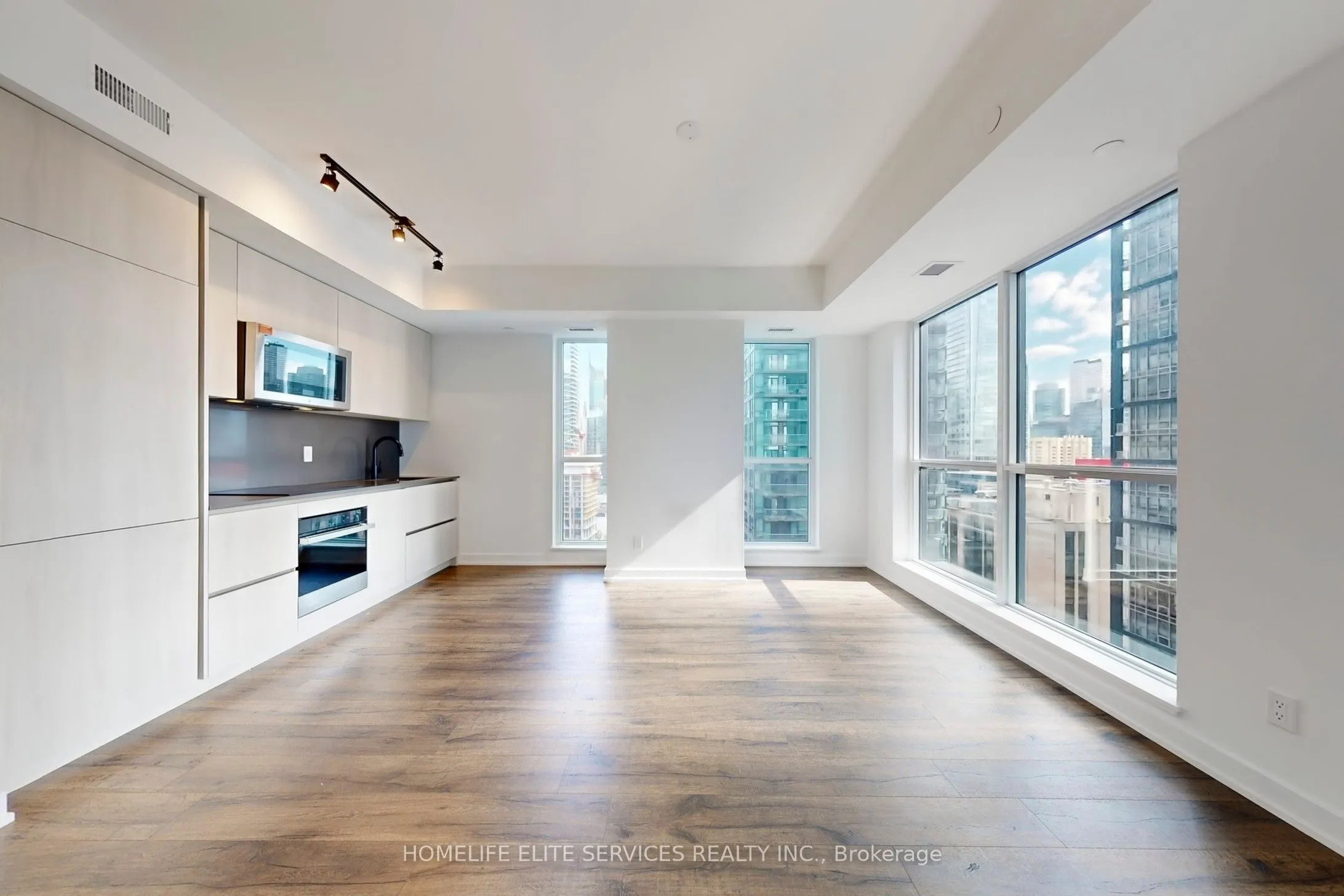 327 King Street W, #2302