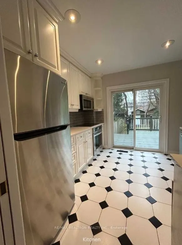 16 Henning Avenue