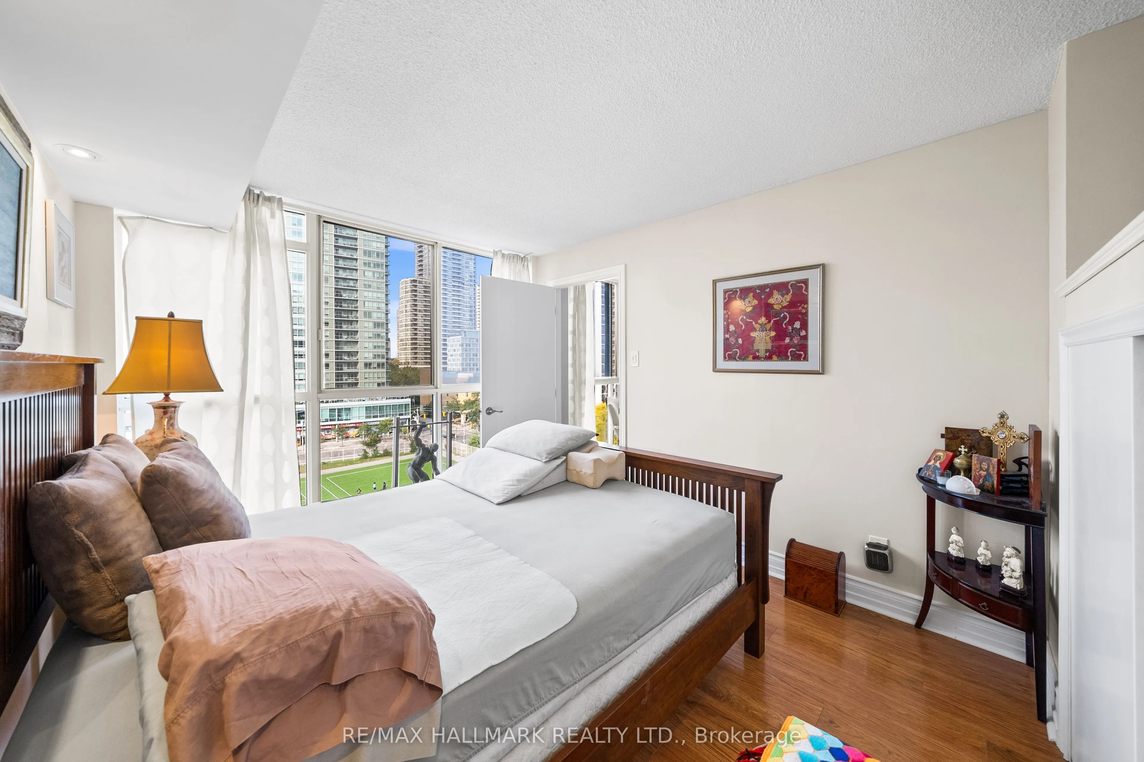 15 Maitland Place, #906