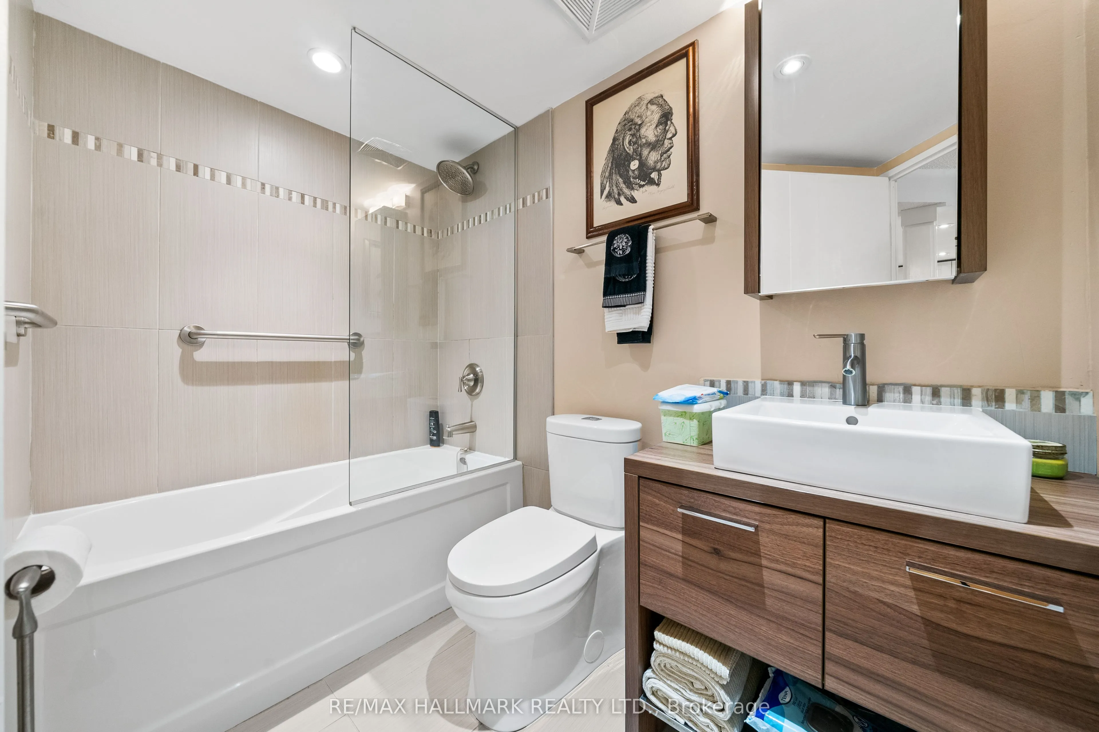 15 Maitland Place, #906