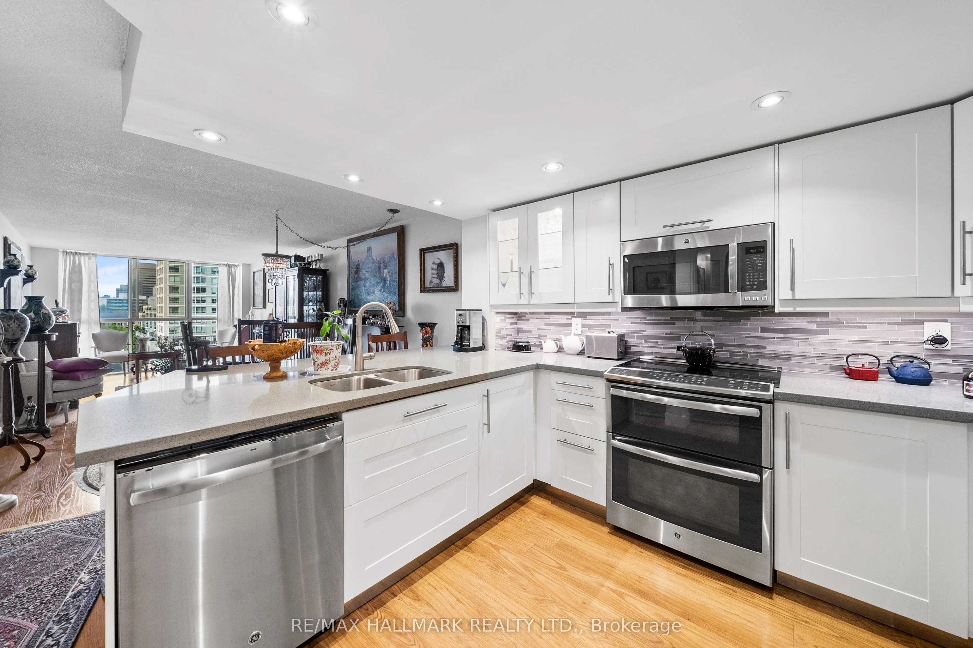 15 Maitland Place, #906