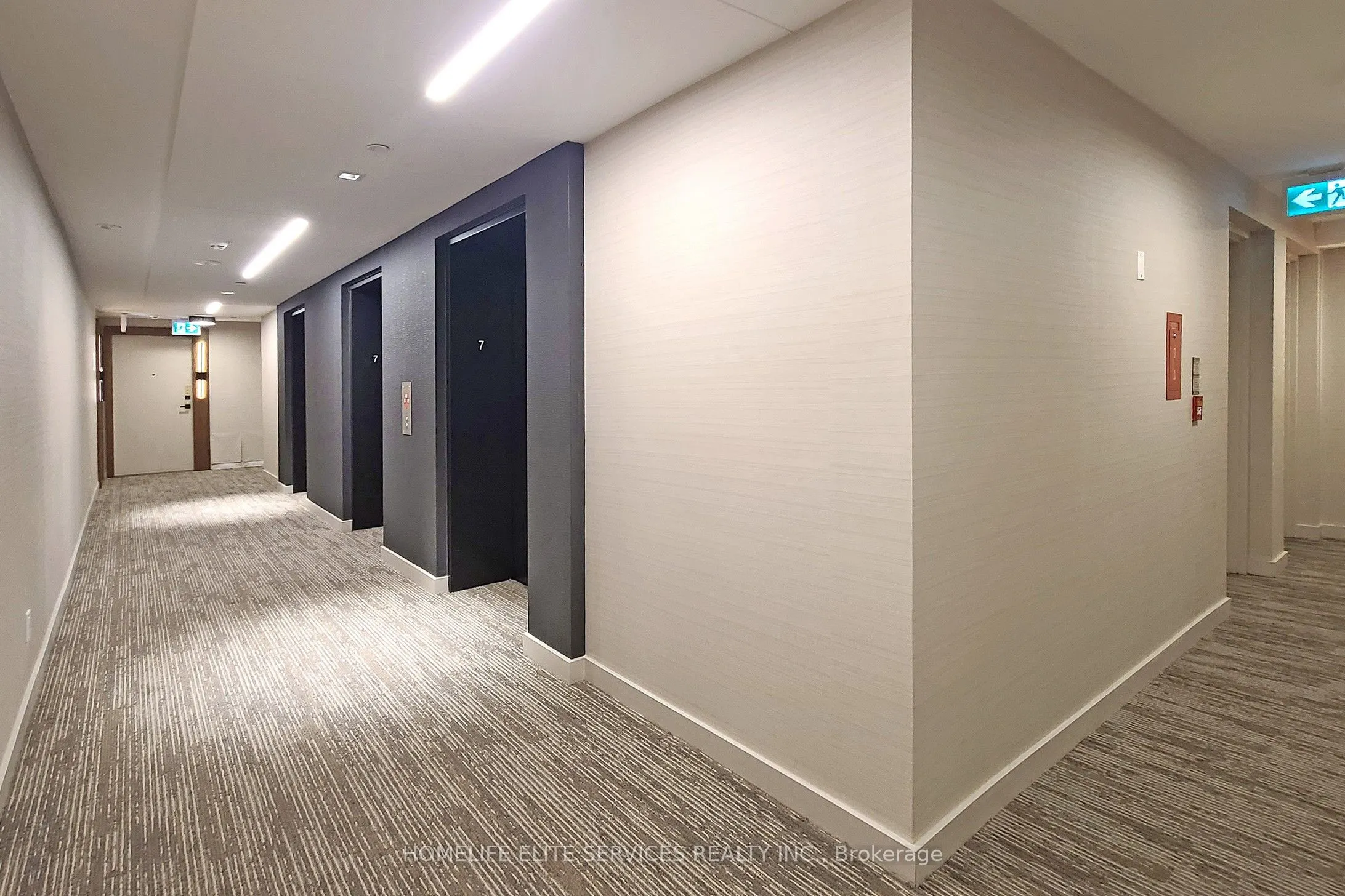 327 King Street W, #702