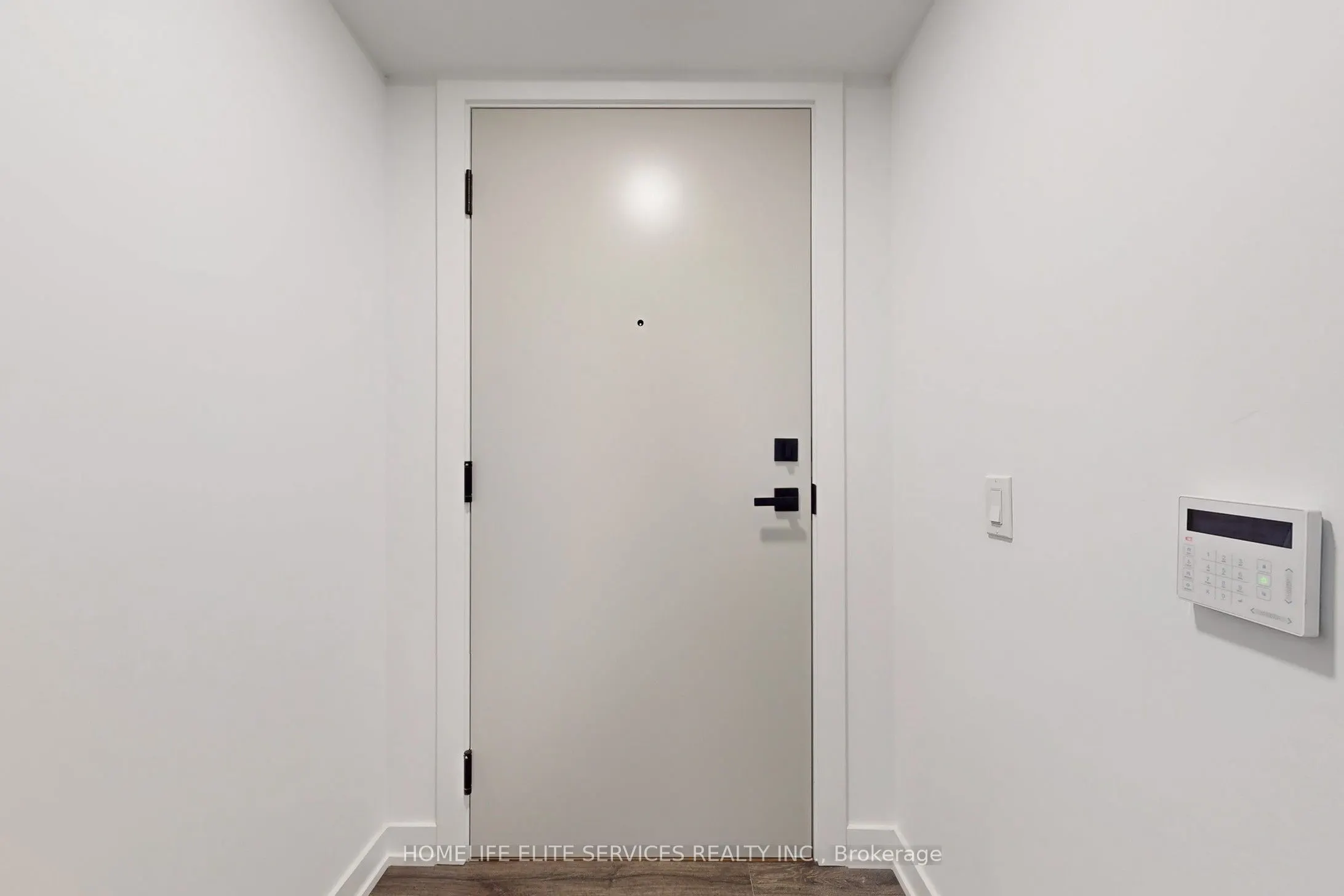 327 King Street W, #702