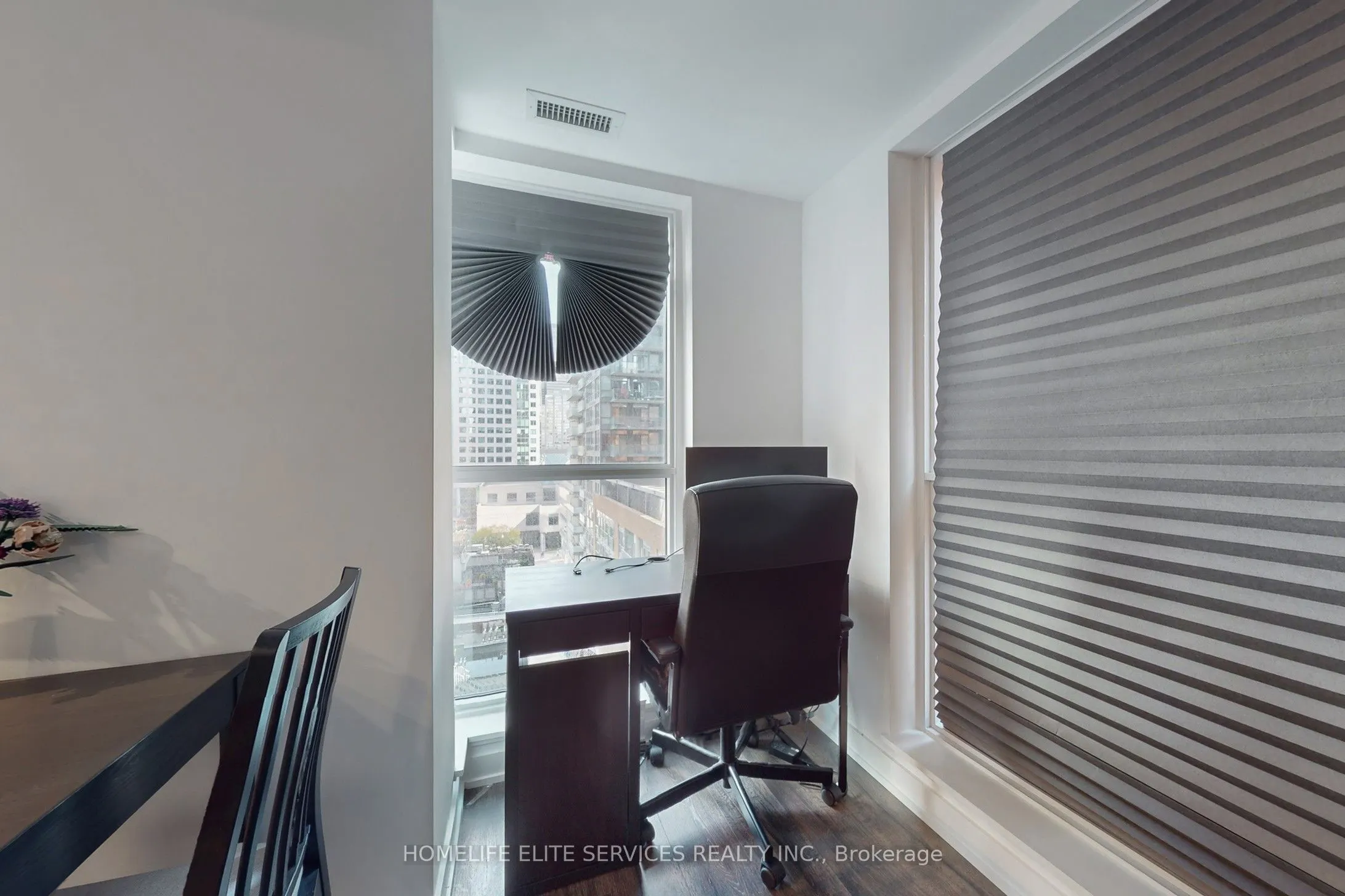 327 King Street W, #702