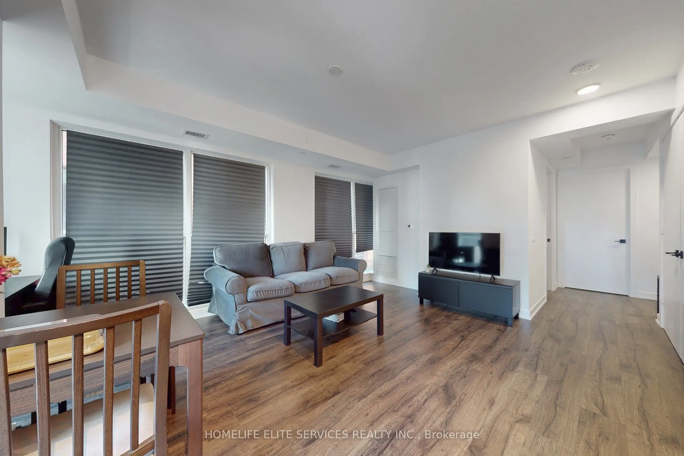 327 King Street W, #702