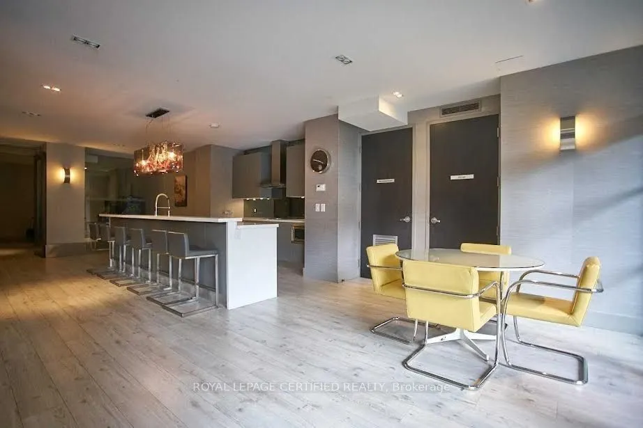 719 Adelaide Street, #19