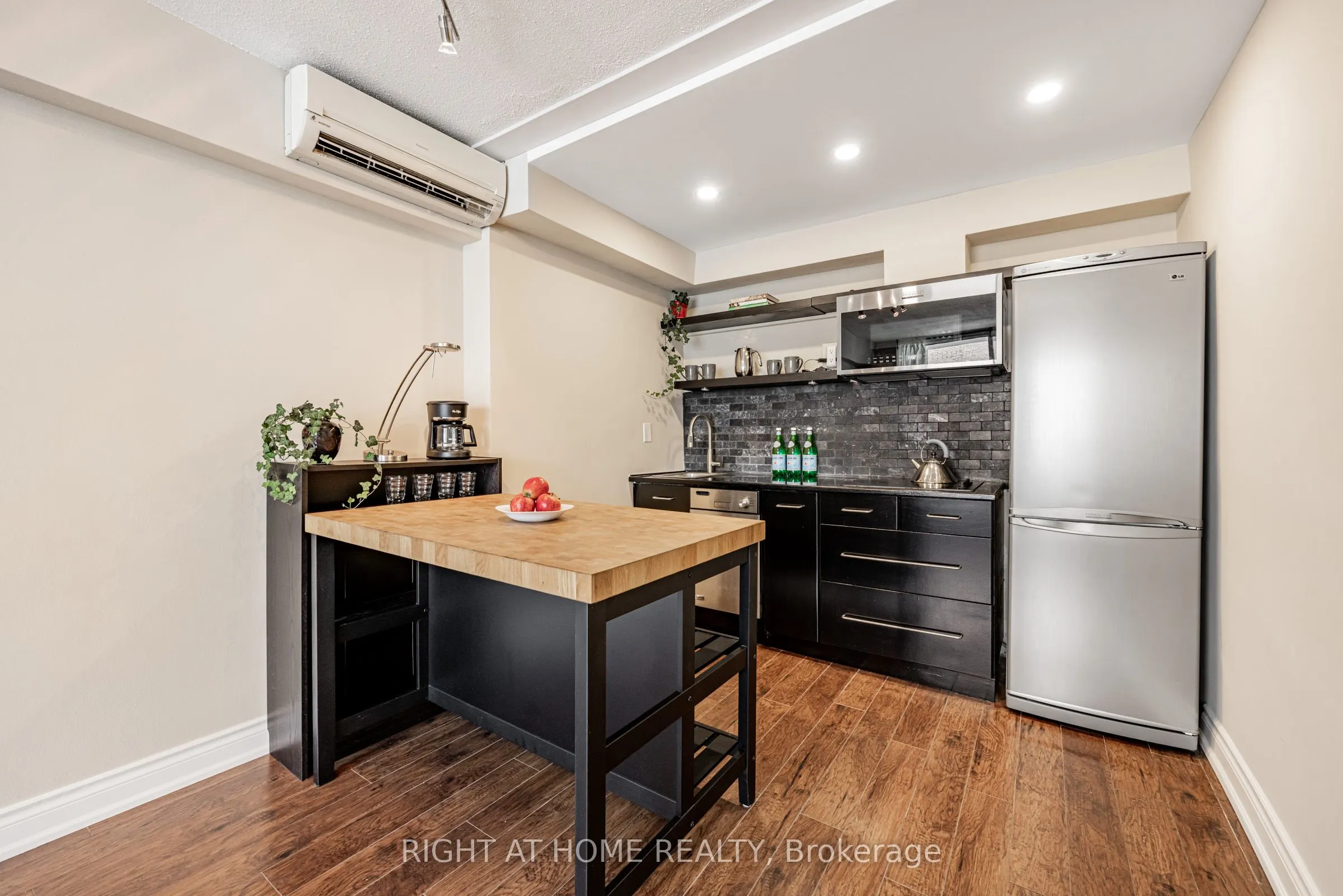 30 Gloucester Street, #2109