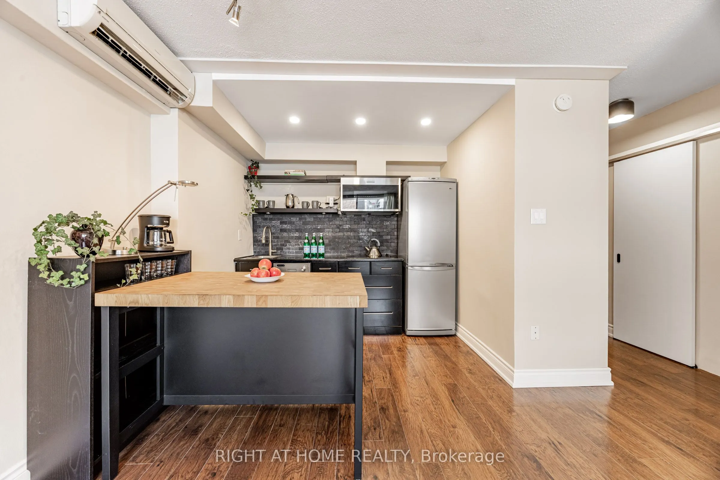 30 Gloucester Street, #2109
