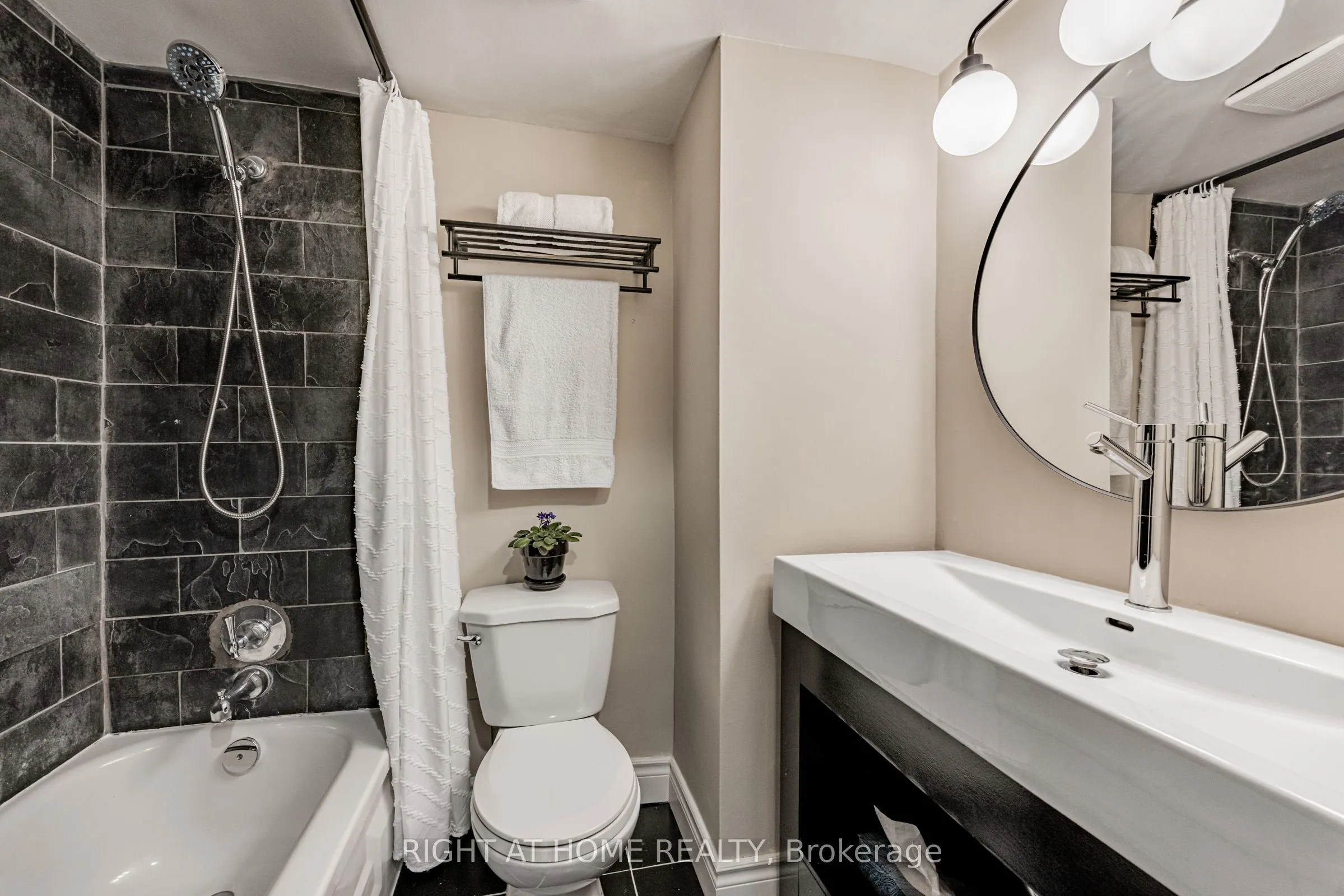 30 Gloucester Street, #2109