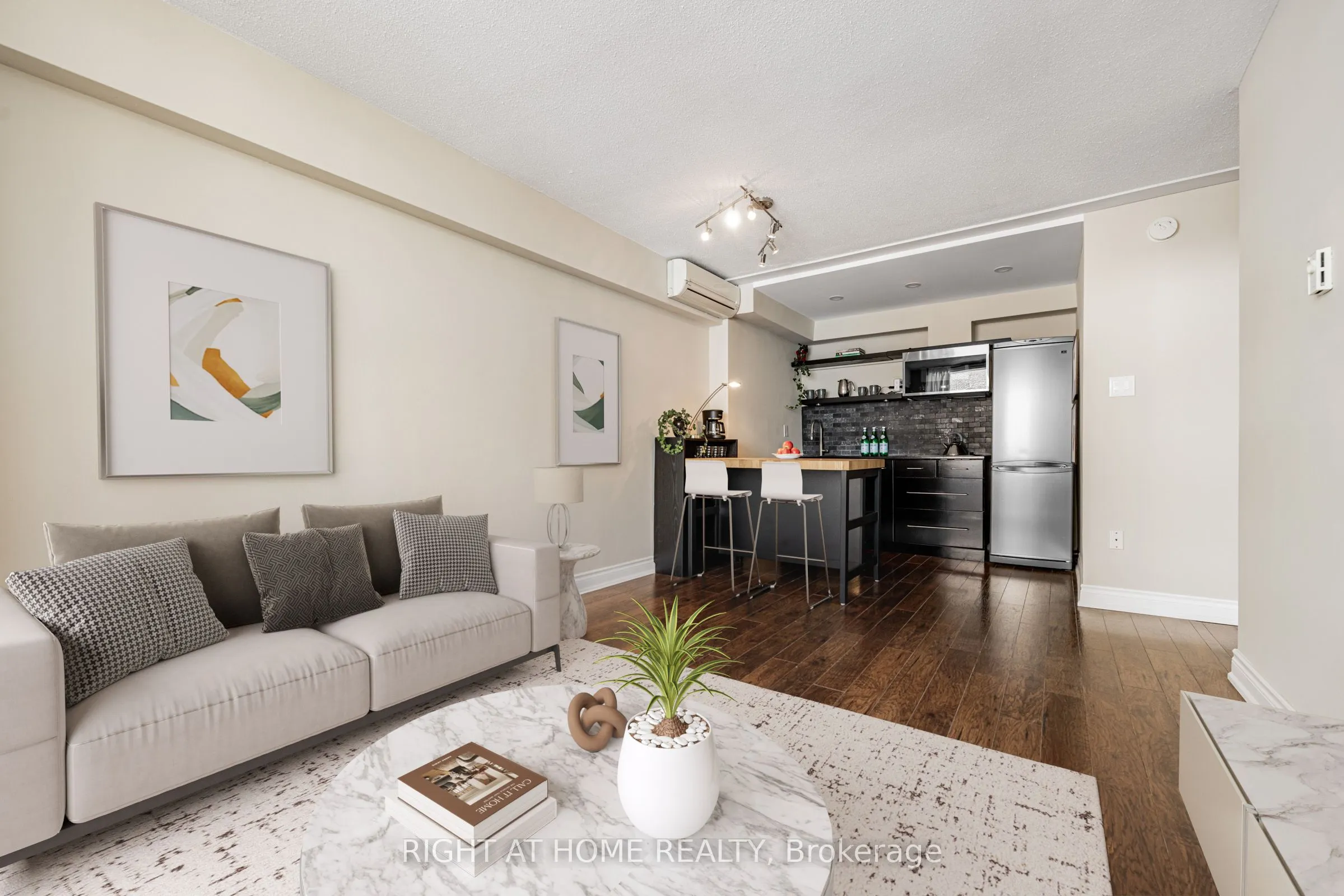 30 Gloucester Street, #2109