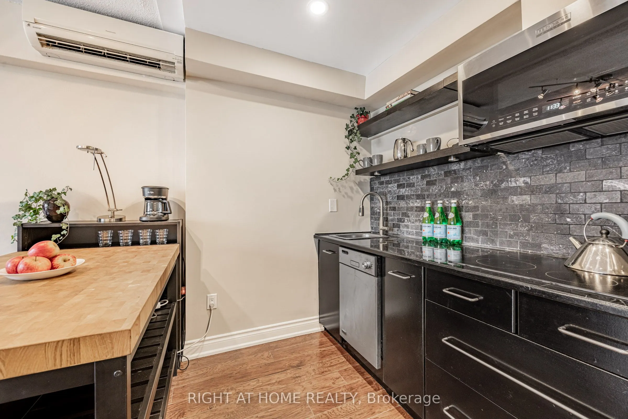 30 Gloucester Street, #2109