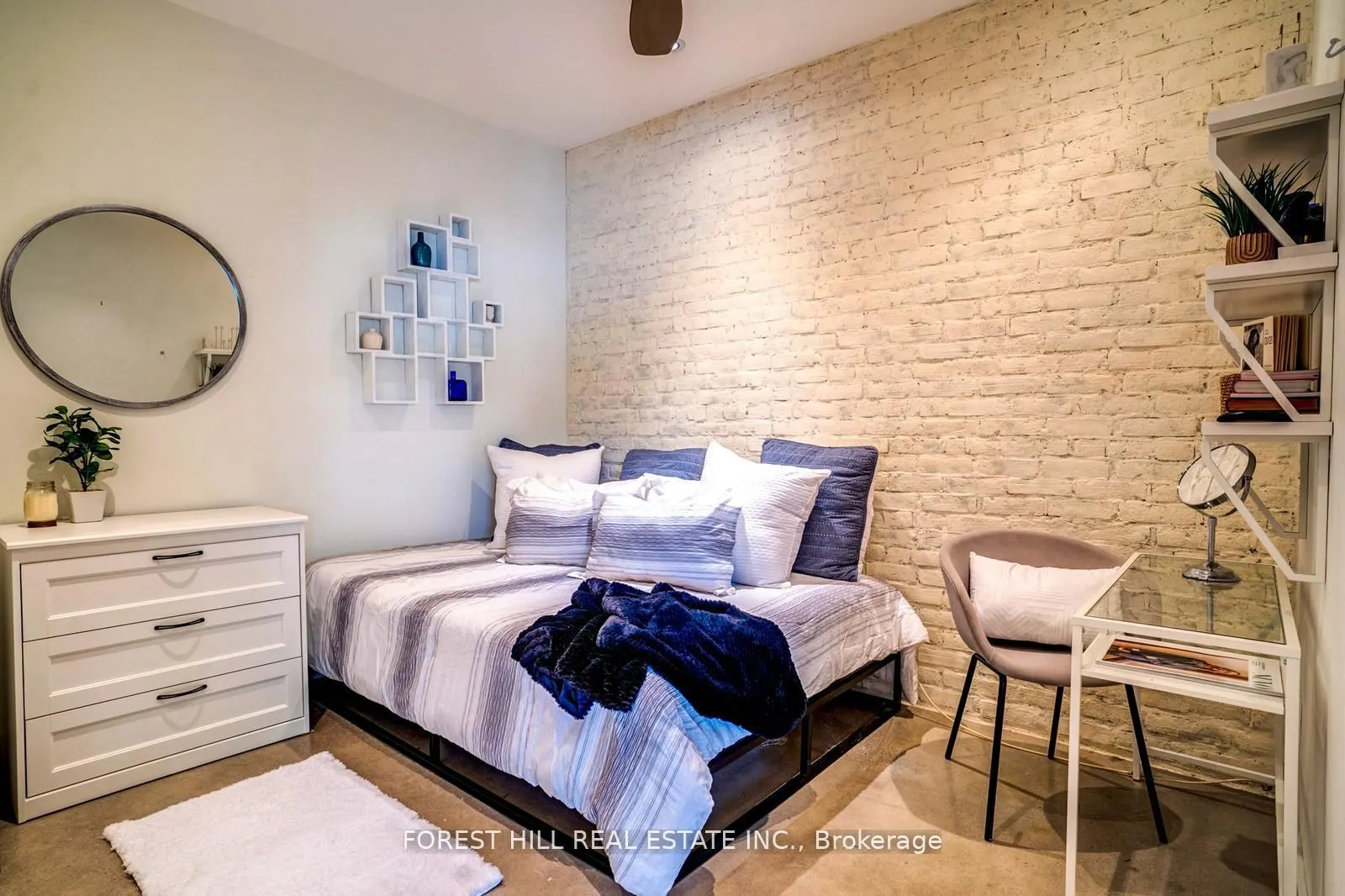 23 Brant Street, #103