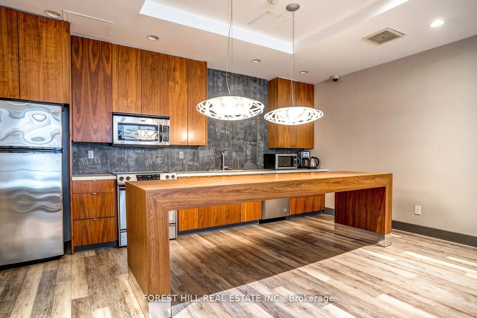 23 Brant Street, #103