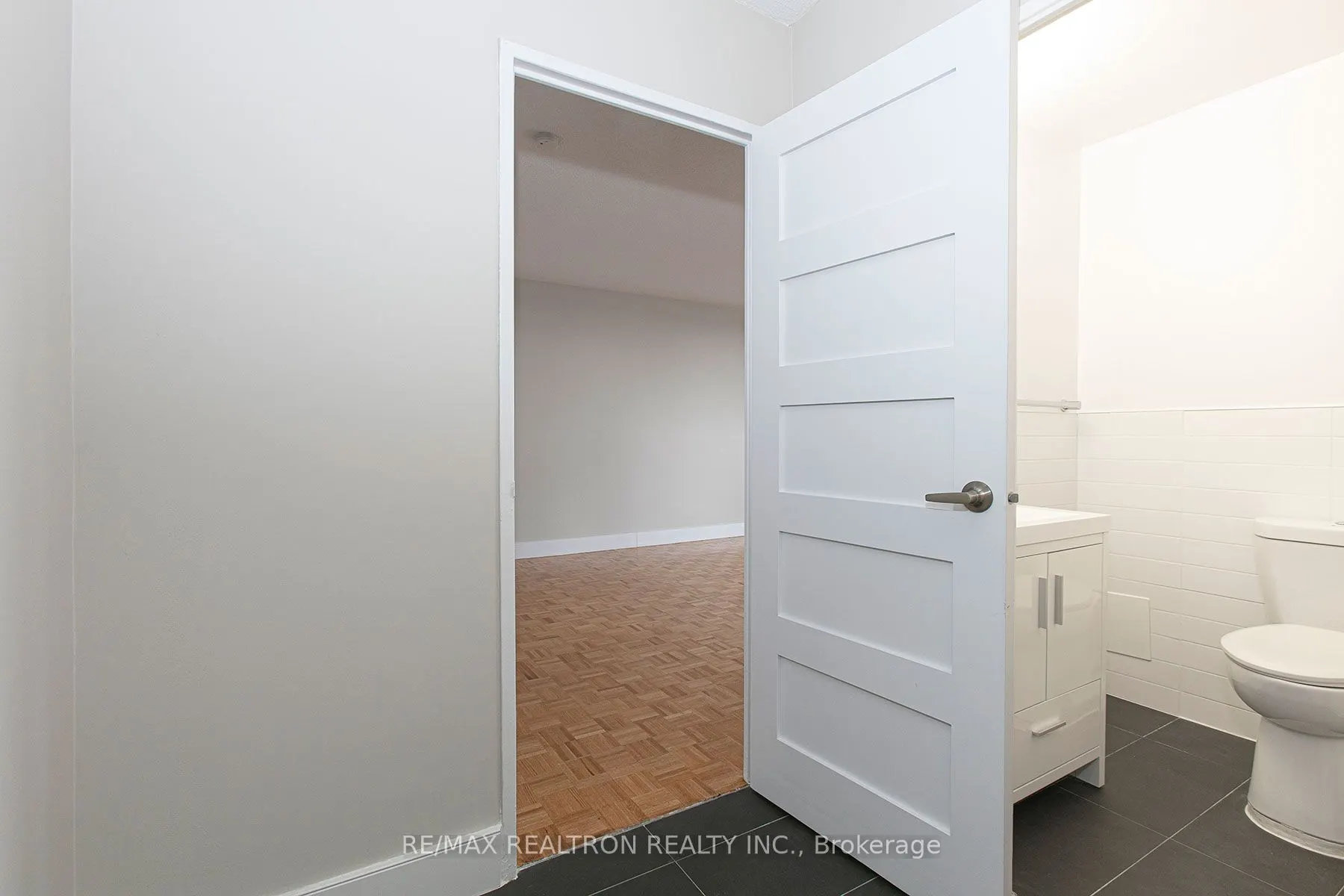 666 Spadina Avenue, #1702