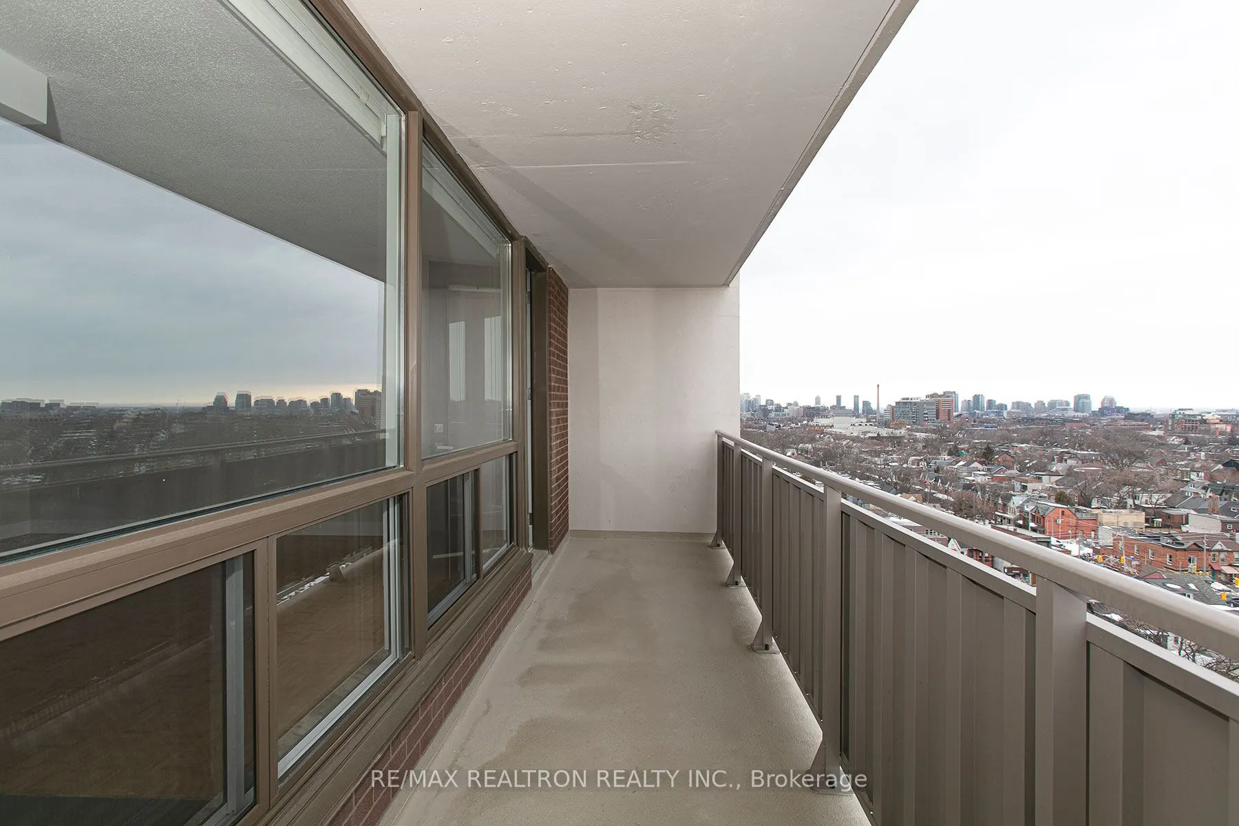 666 Spadina Avenue, #1702