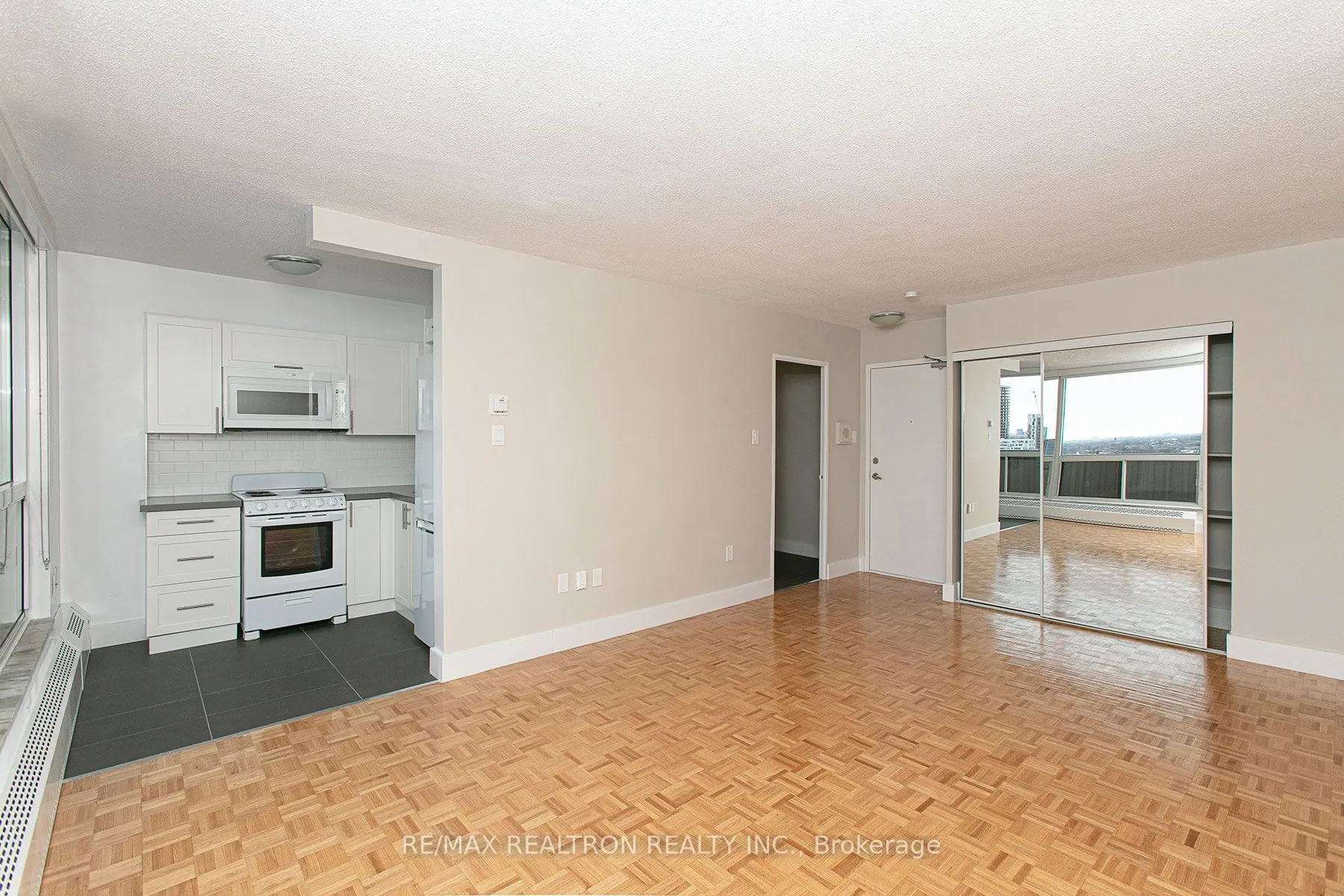 666 Spadina Avenue, #1702