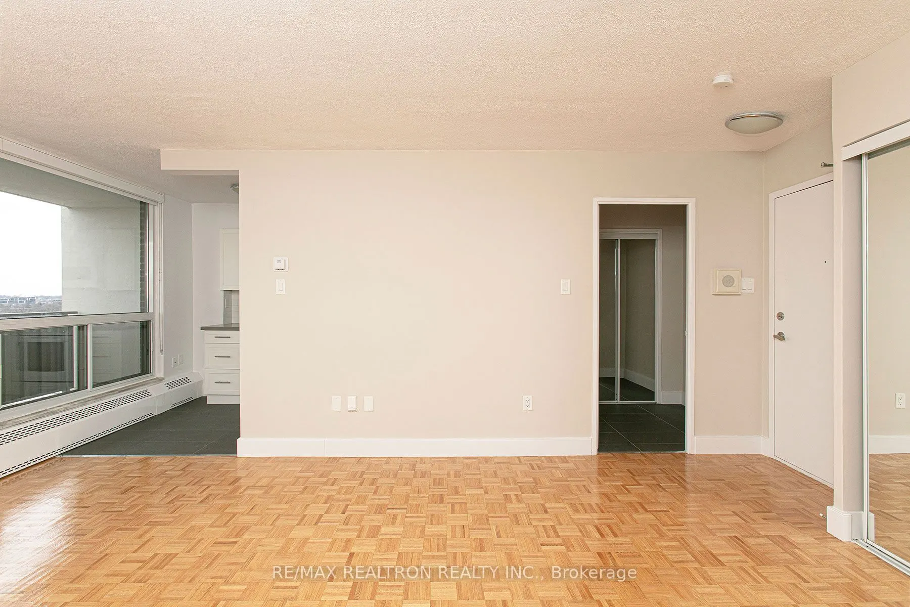 666 Spadina Avenue, #1702