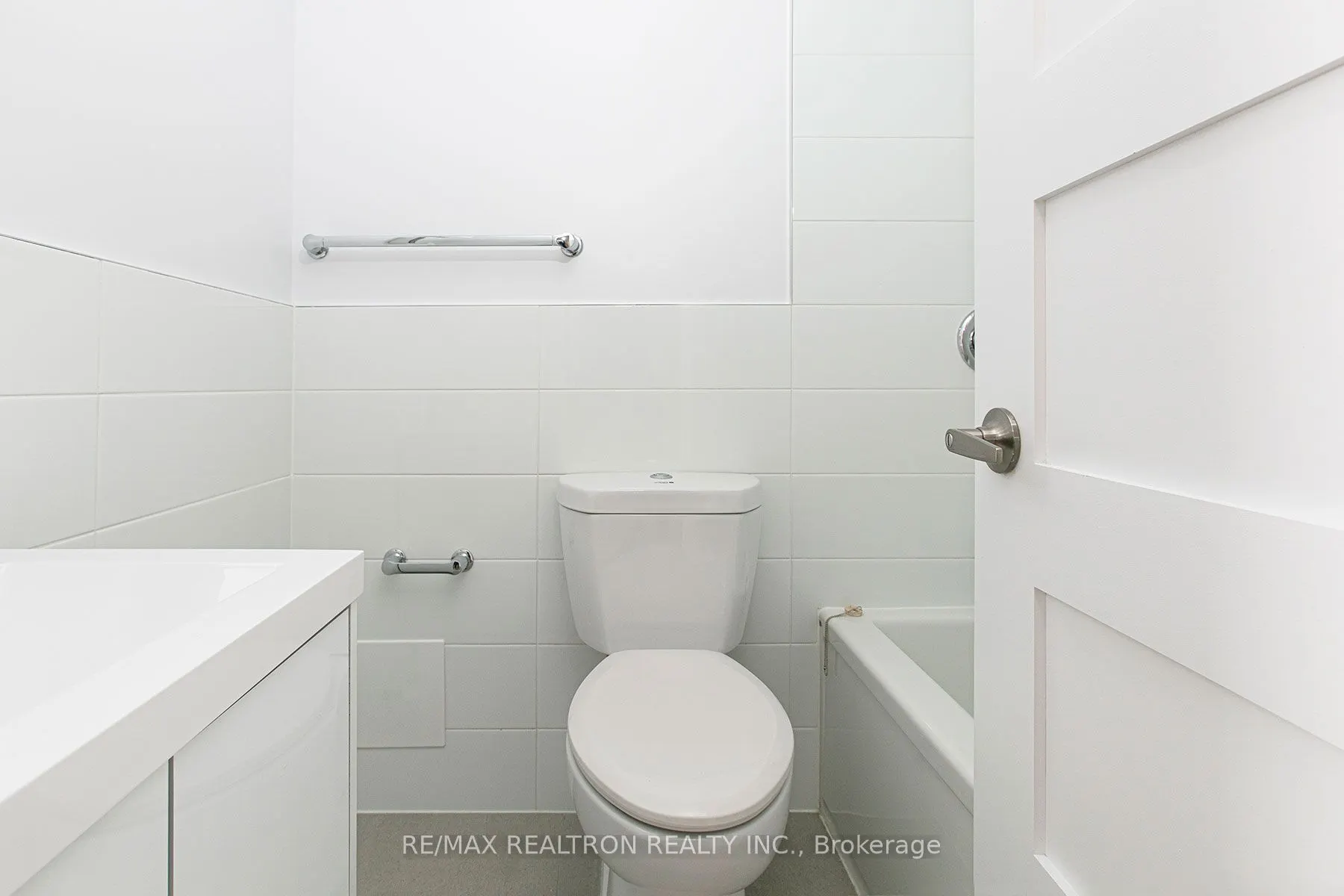 666 Spadina Avenue, #1702