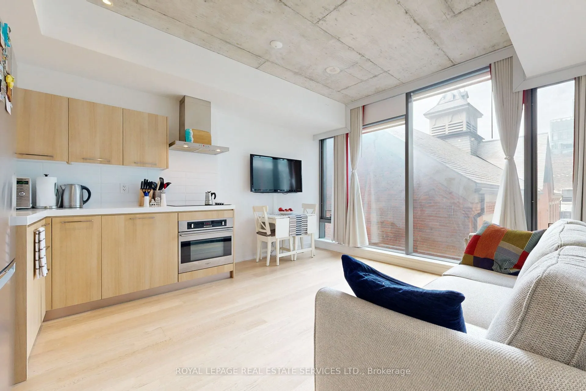 560 King Street W