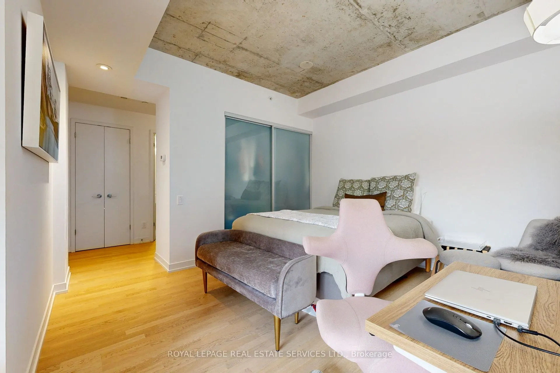 560 King Street W