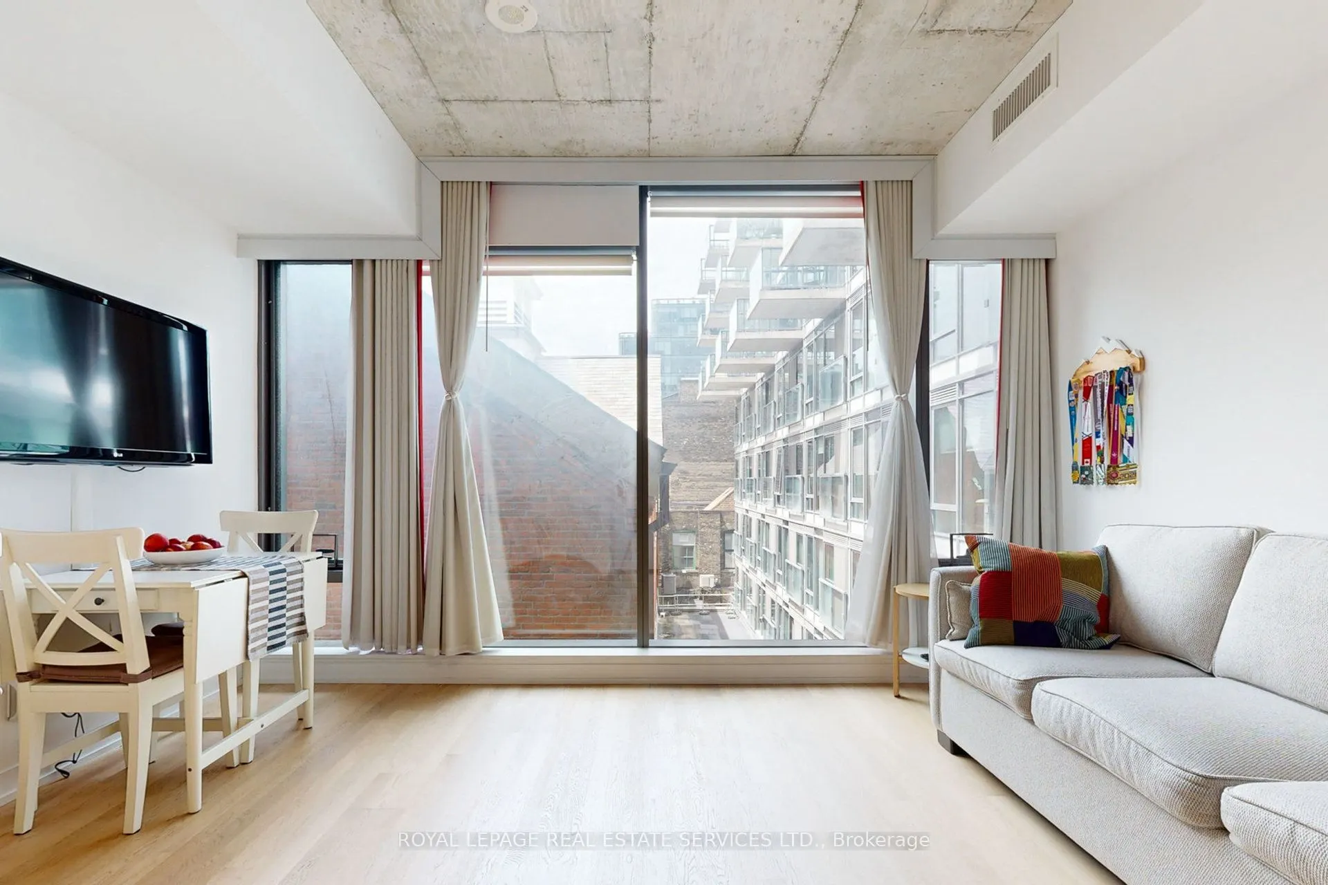 560 King Street W