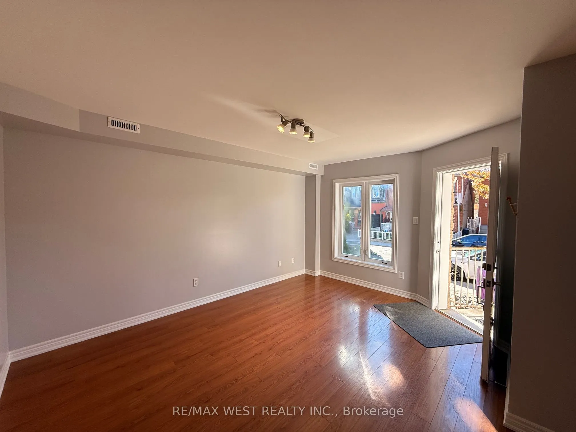 31 Brookfield Street, #A