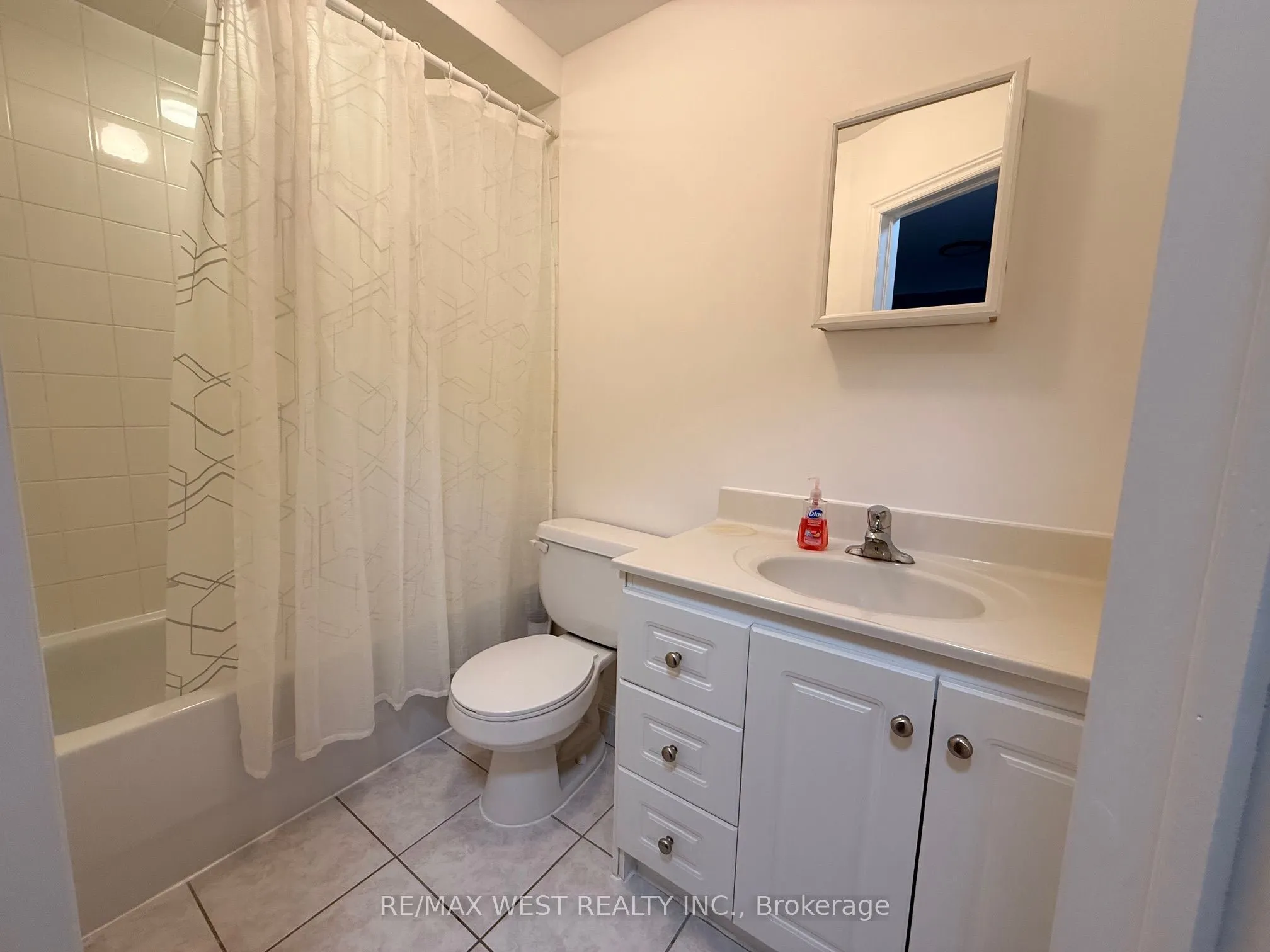 31 Brookfield Street, #A