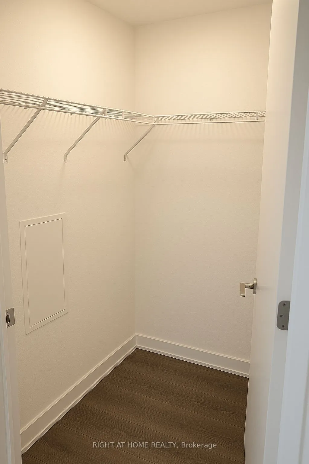 9 Tecumseth Street, #404