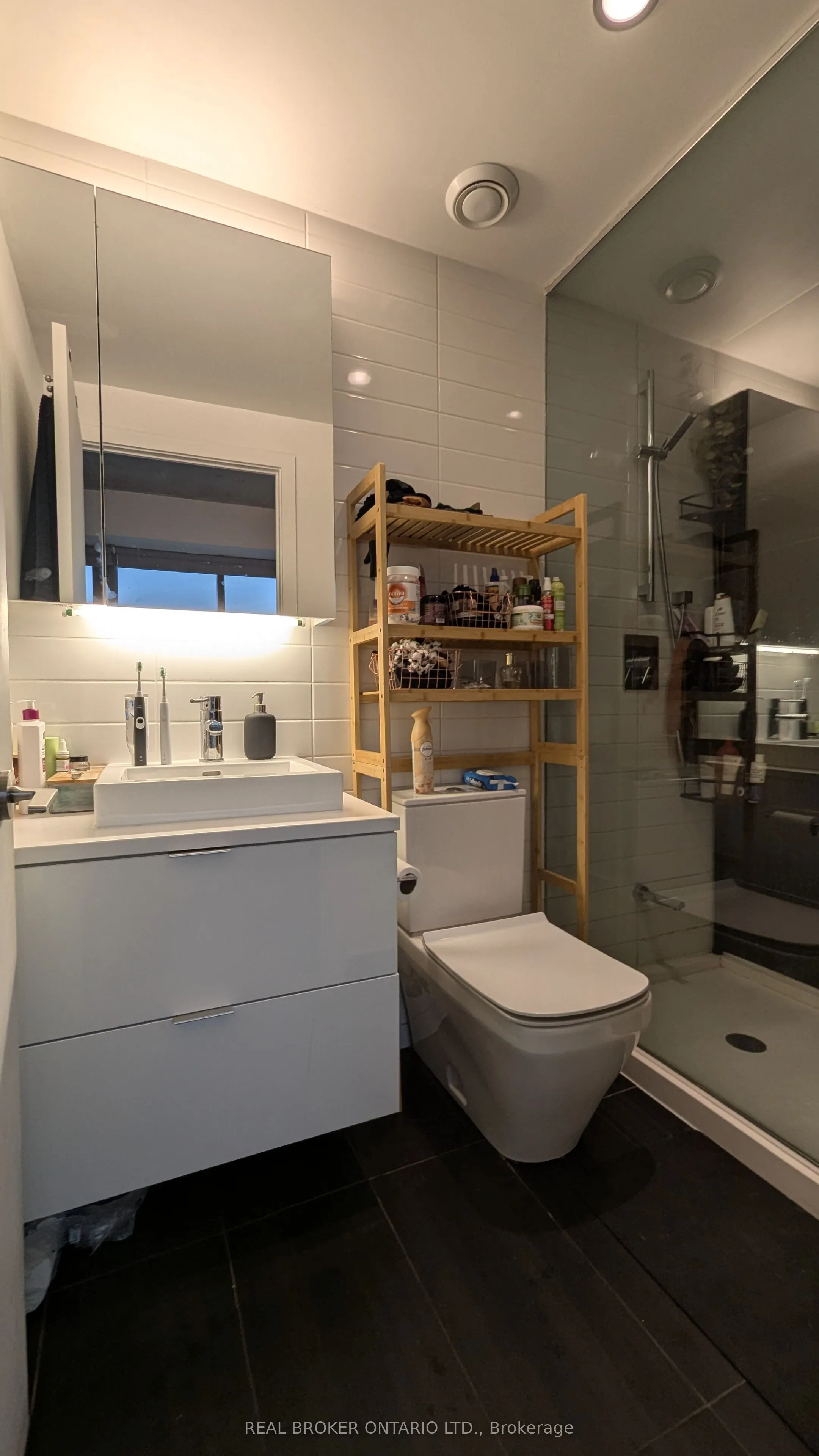 170 Bayview Avenue, #817