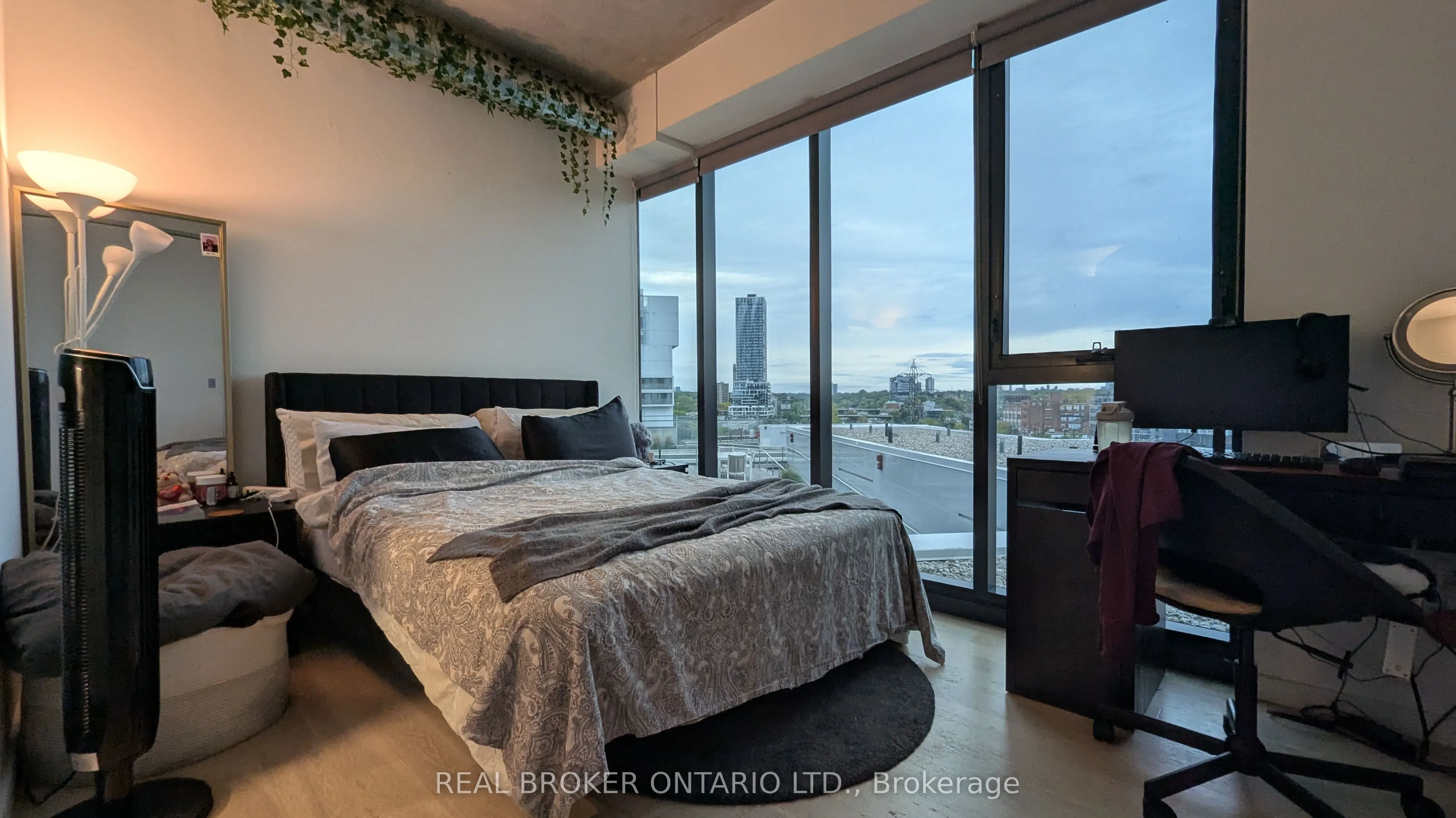 170 Bayview Avenue, #817