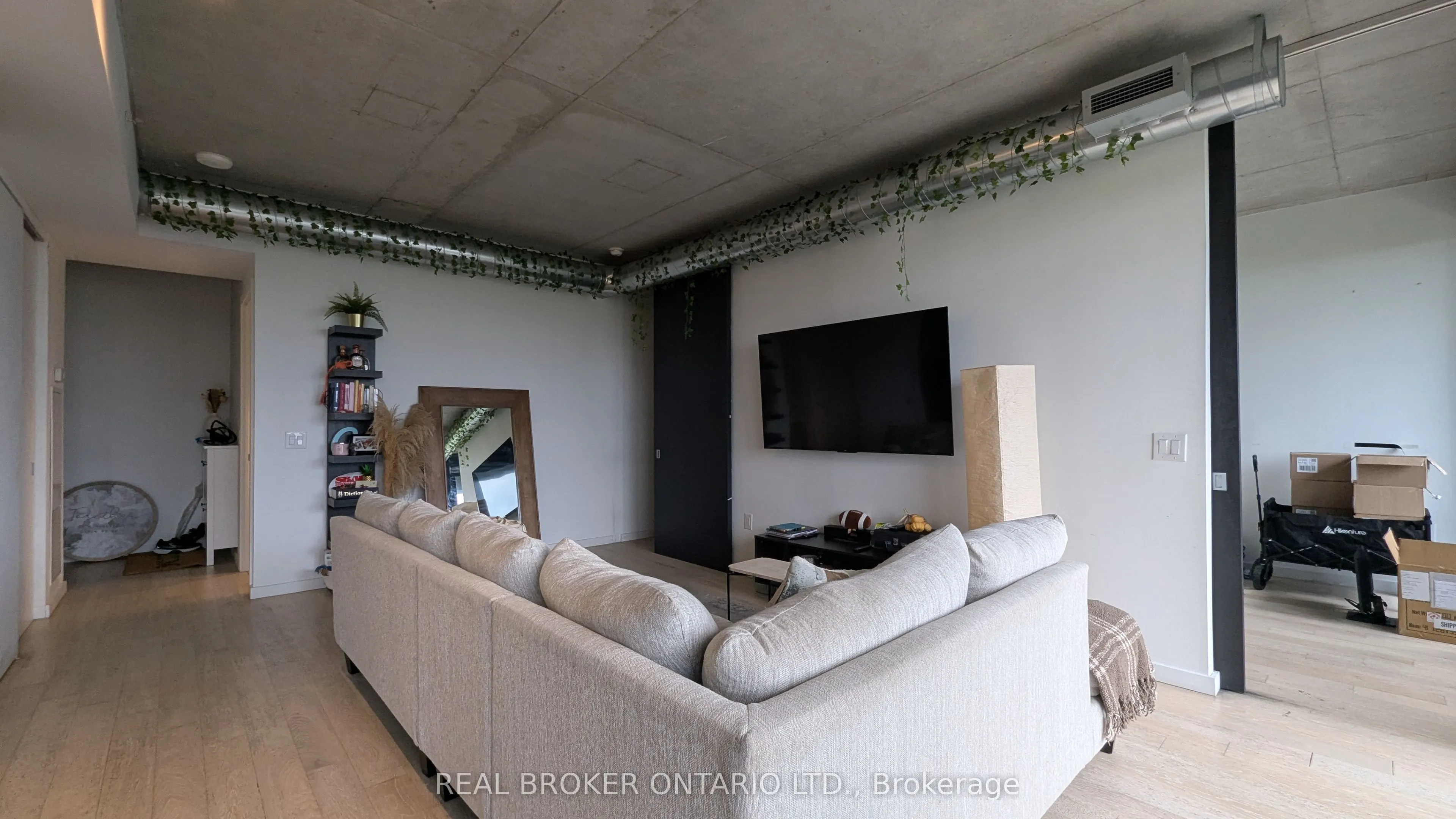 170 Bayview Avenue, #817