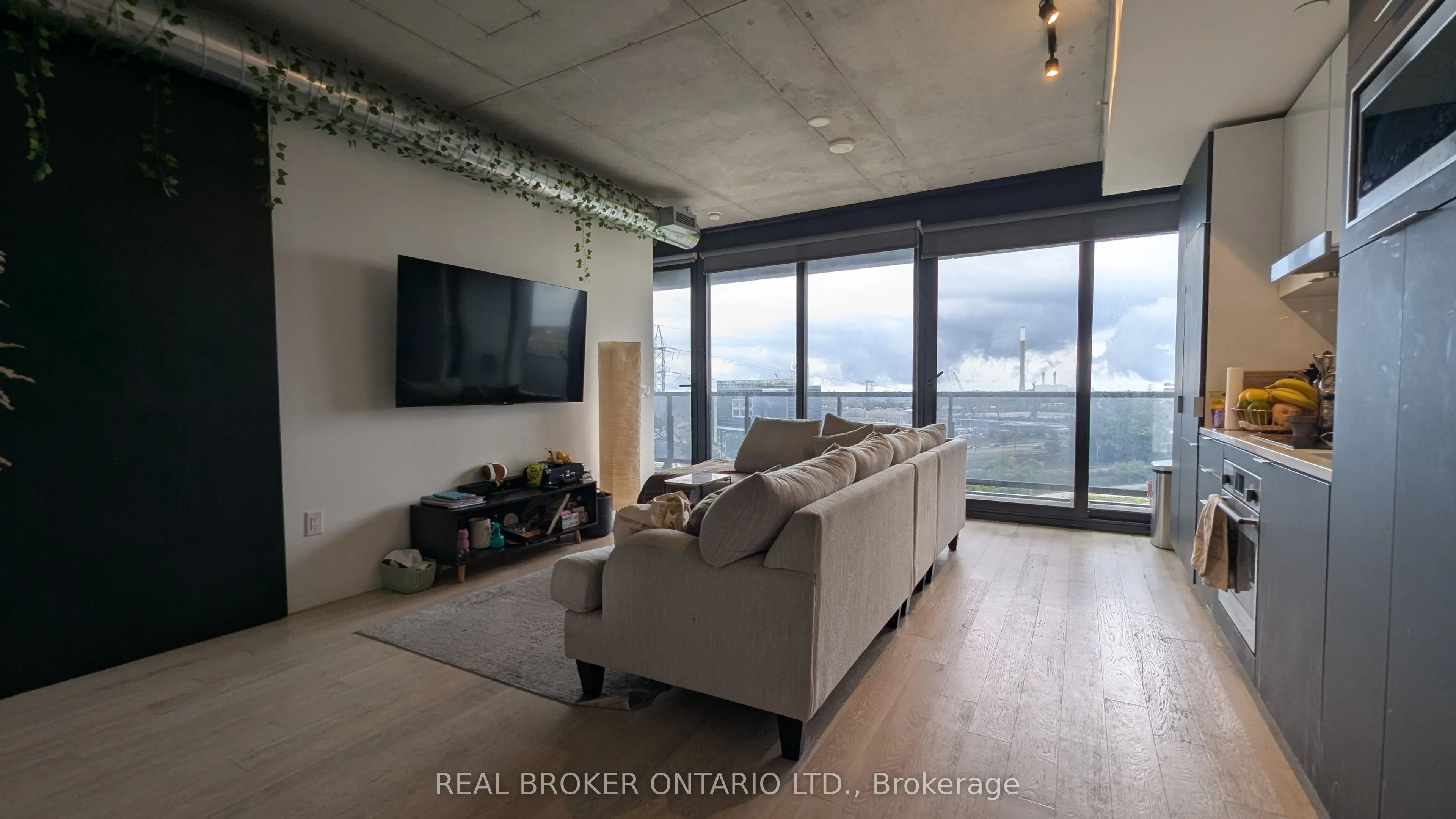 170 Bayview Avenue, #817
