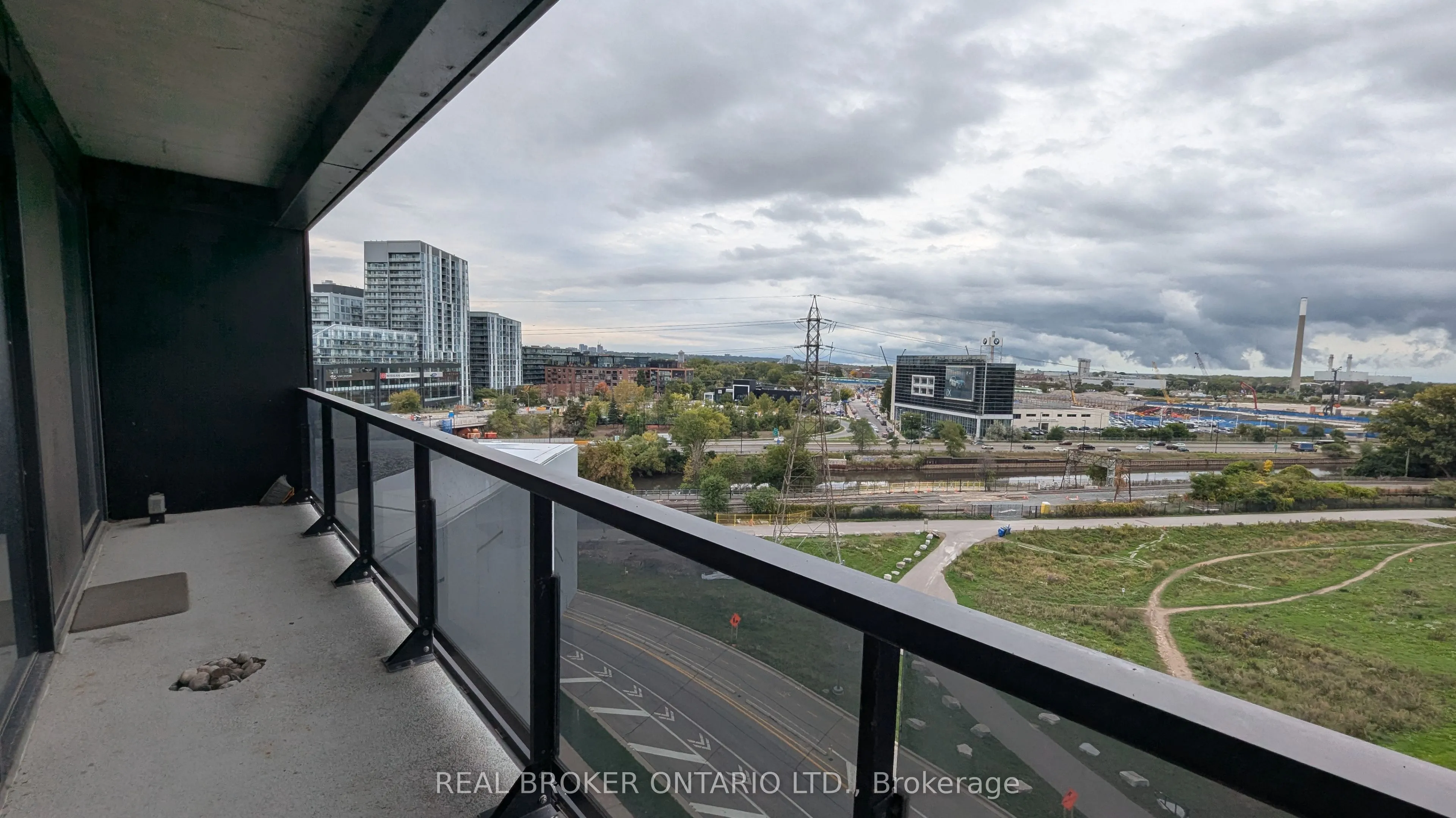 170 Bayview Avenue, #817