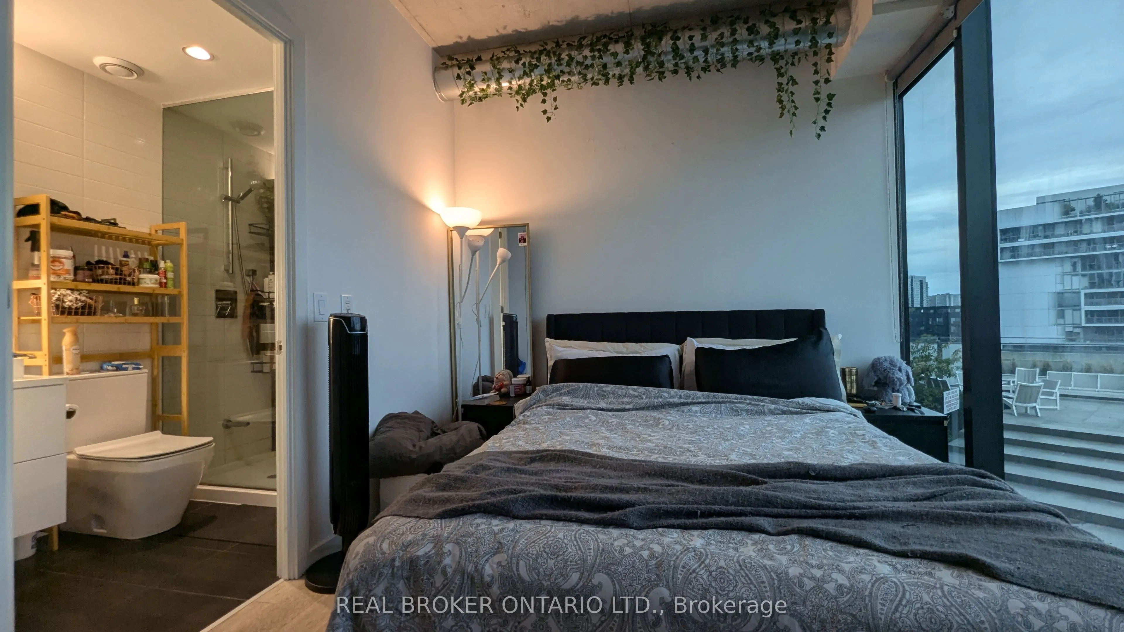 170 Bayview Avenue, #817