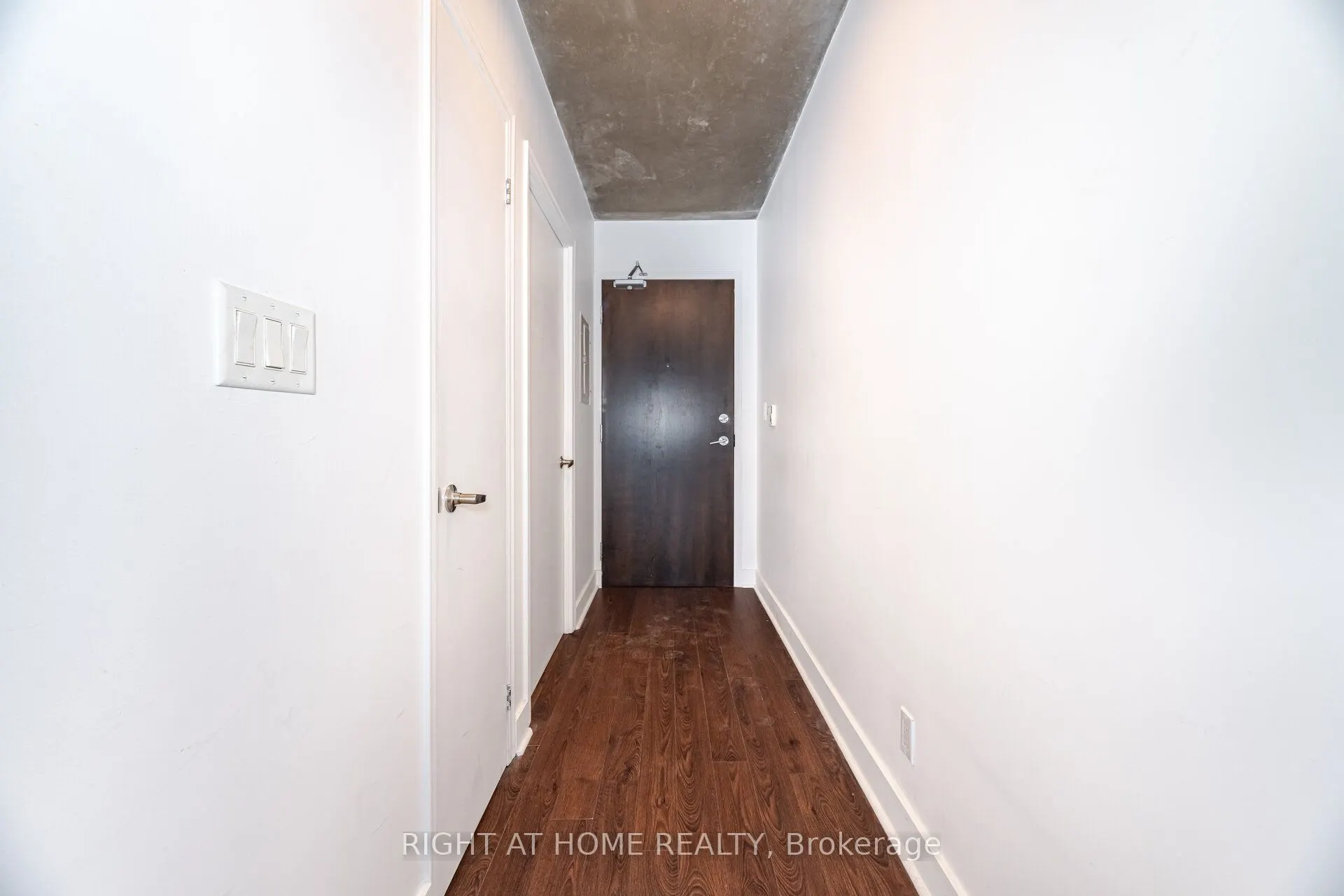 22 Wellesley Street E, #605