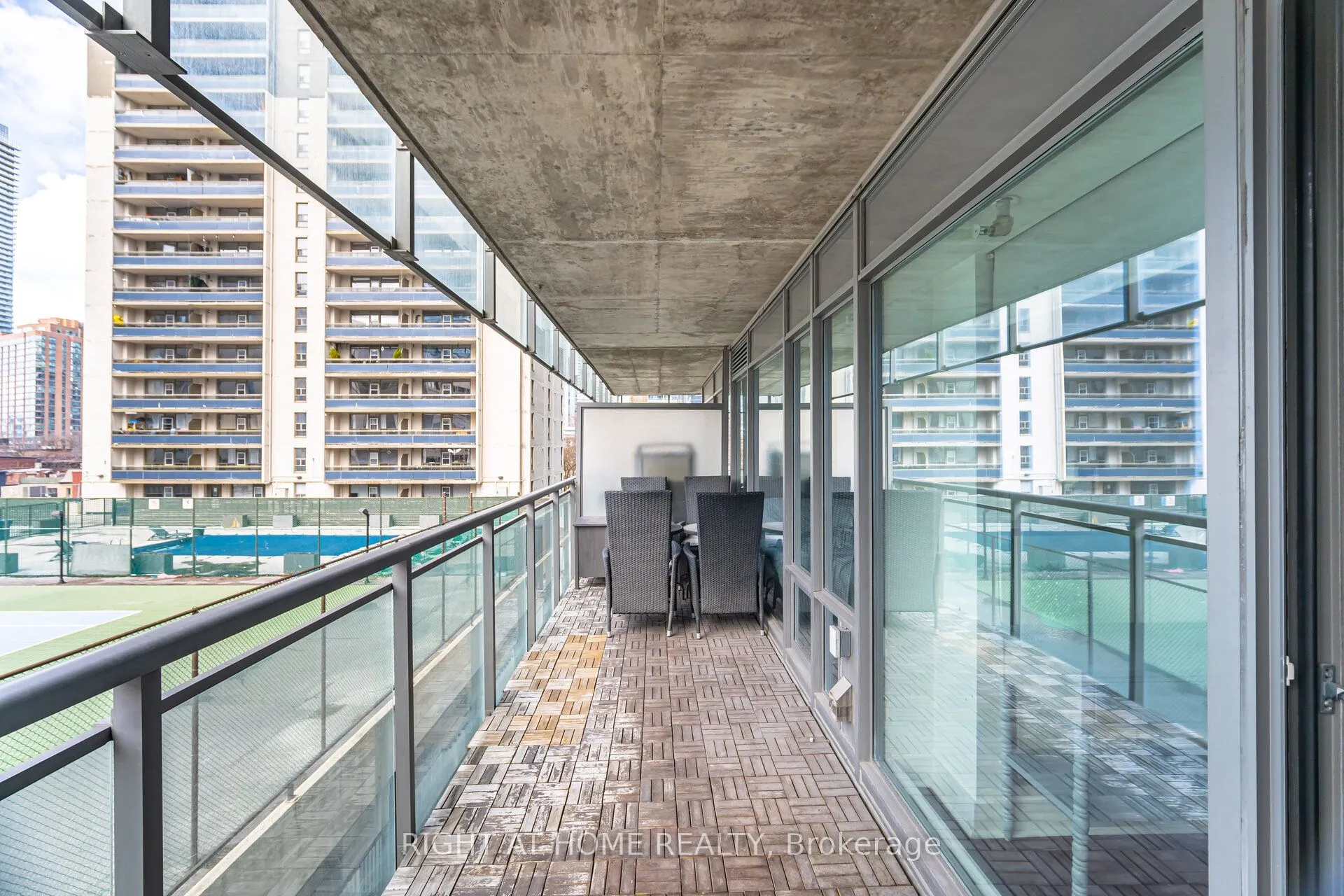 22 Wellesley Street E, #605