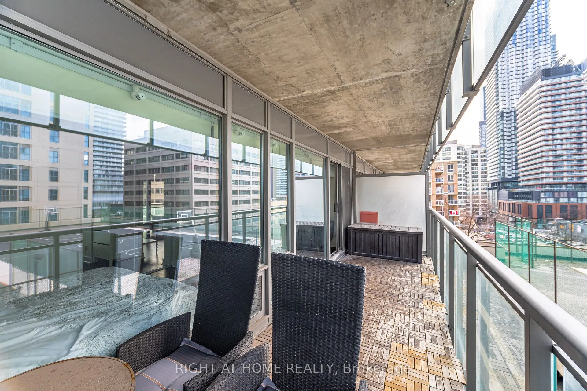 22 Wellesley Street E, #605