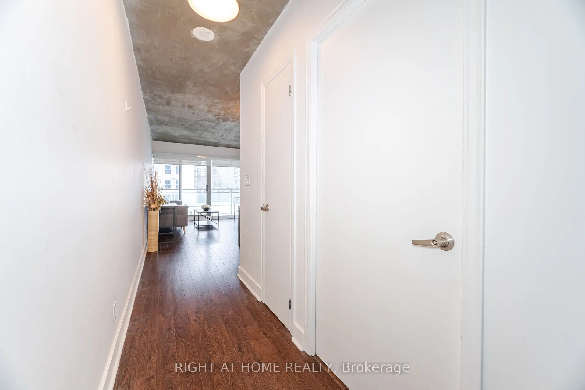 22 Wellesley Street E, #605
