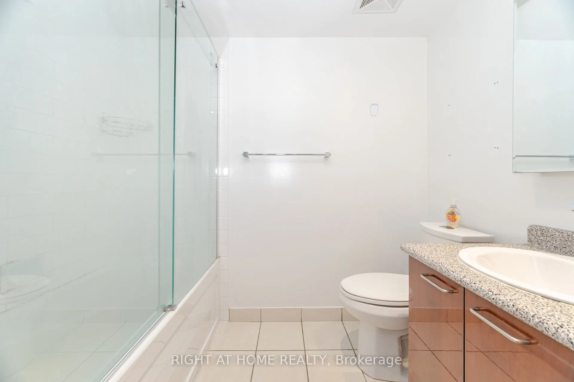 22 Wellesley Street E, #605