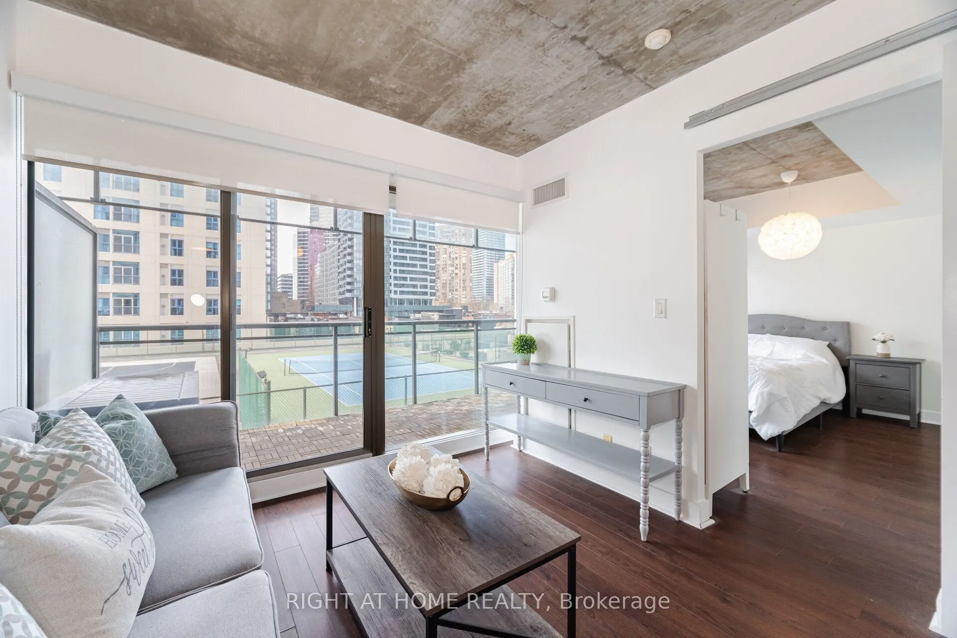 22 Wellesley Street E, #605