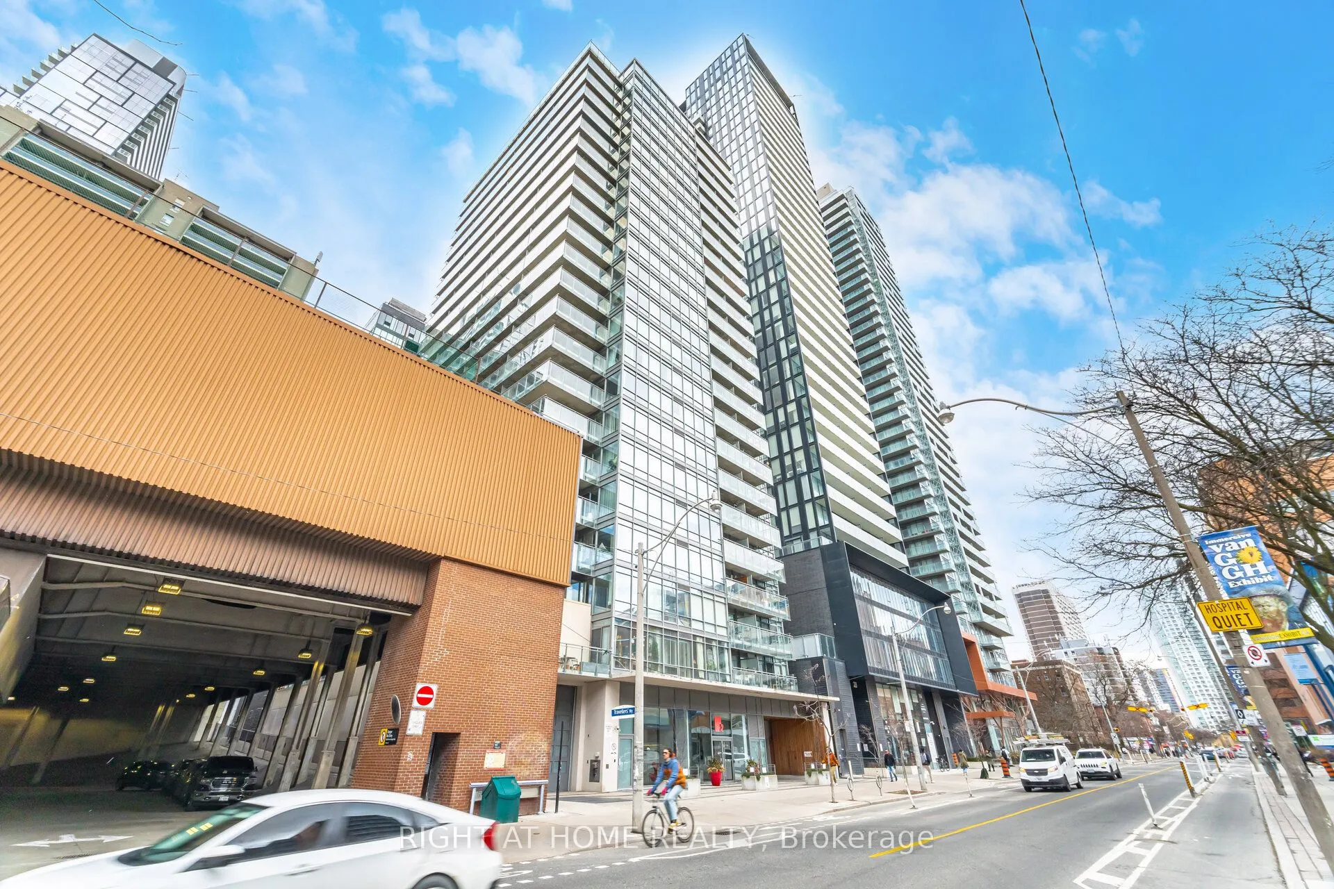 22 Wellesley Street E, #605
