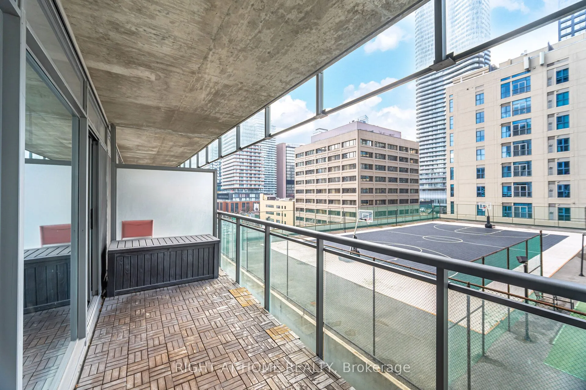 22 Wellesley Street E, #605